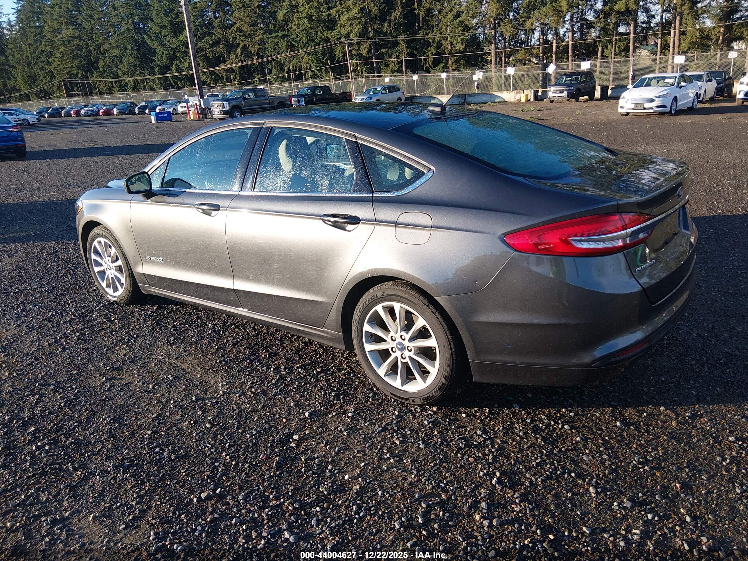FORD FUSION image 3
