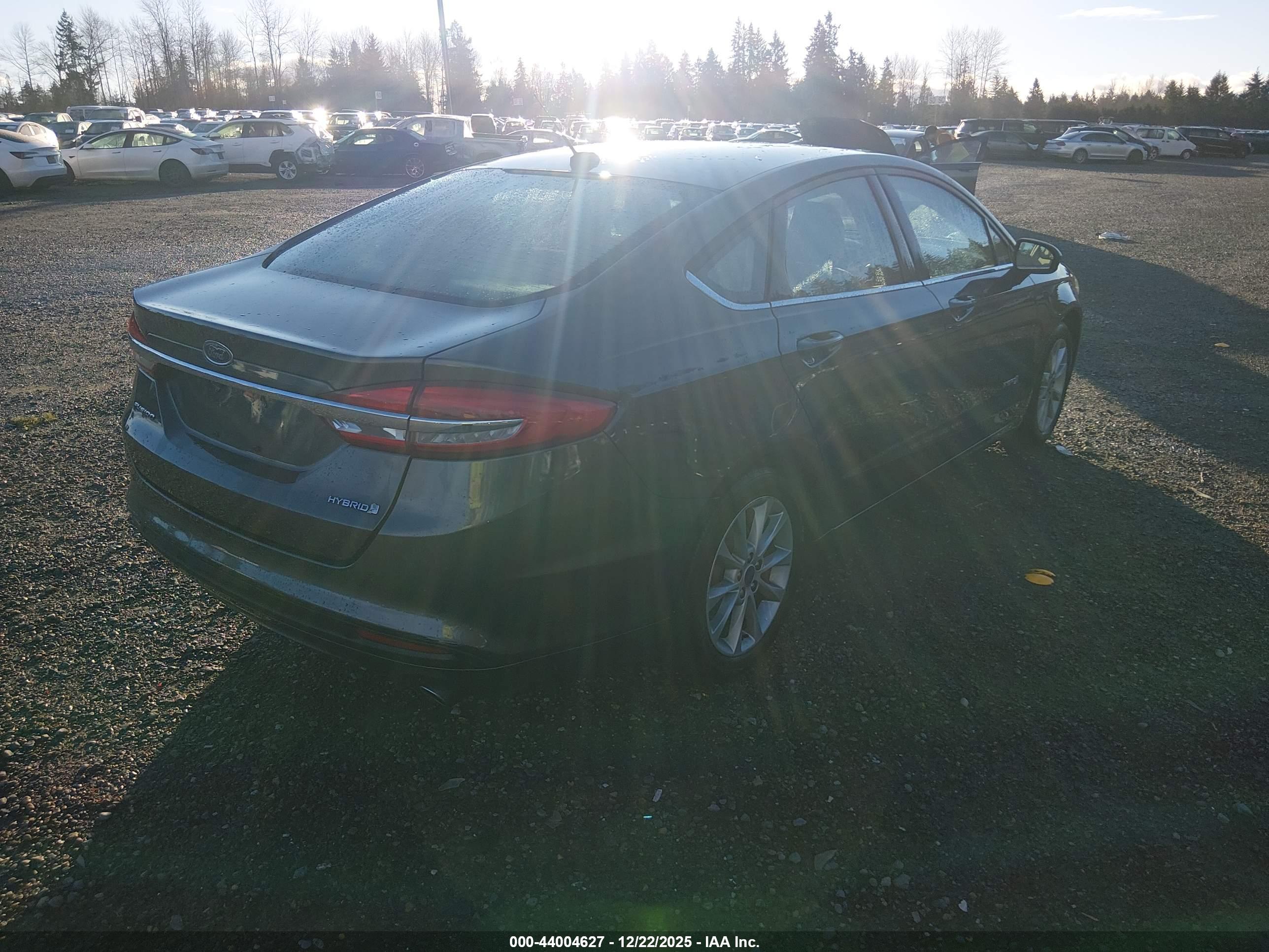FORD FUSION image 4
