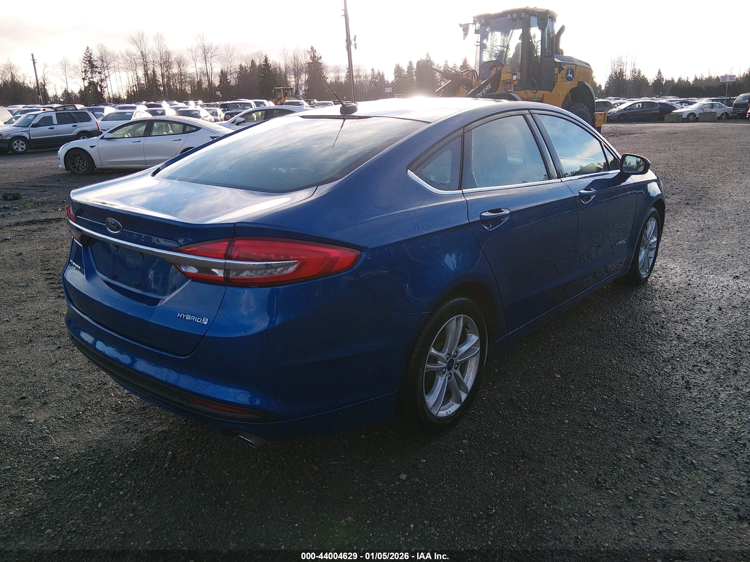 FORD FUSION image 4