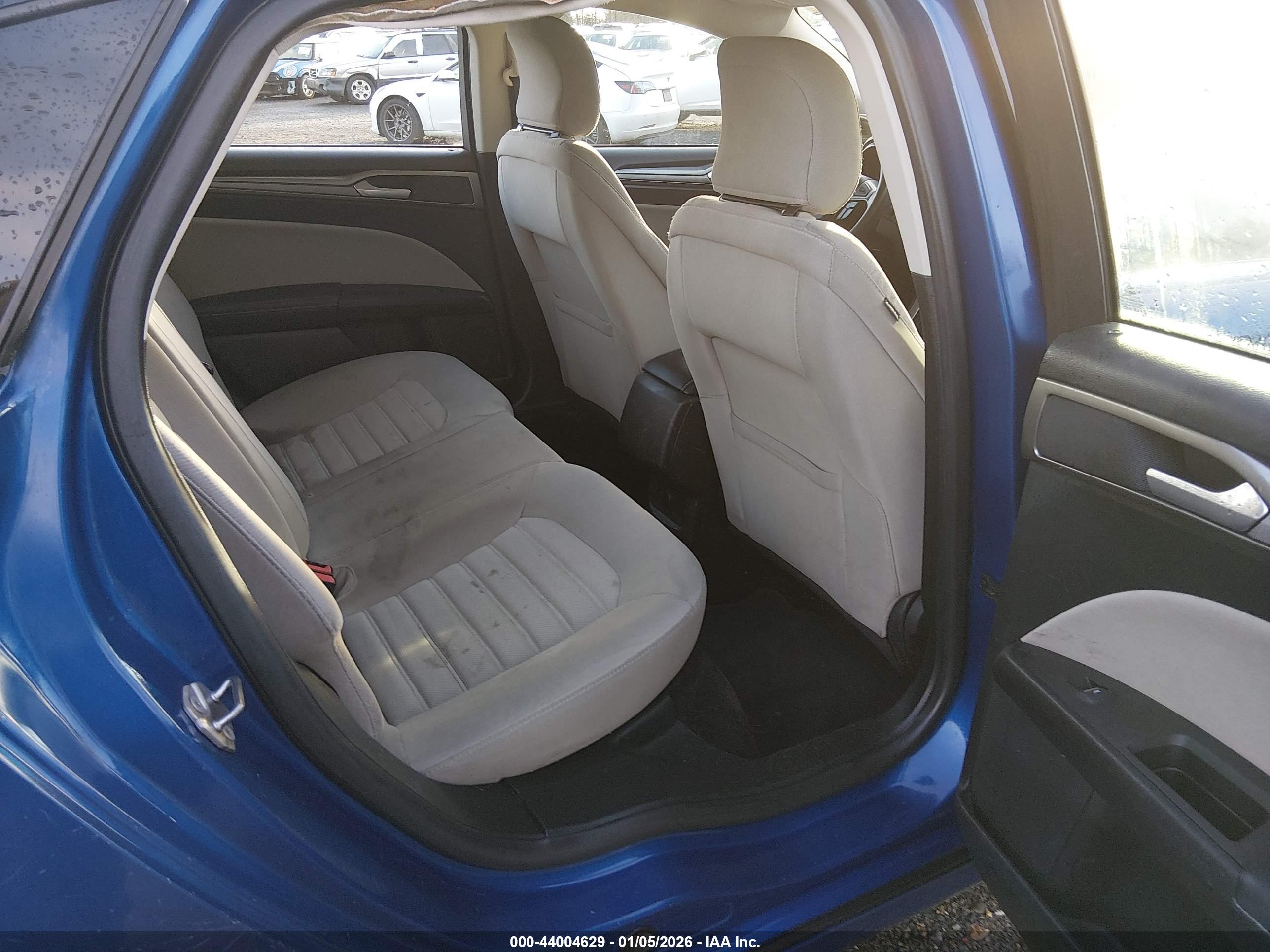 FORD FUSION image 8