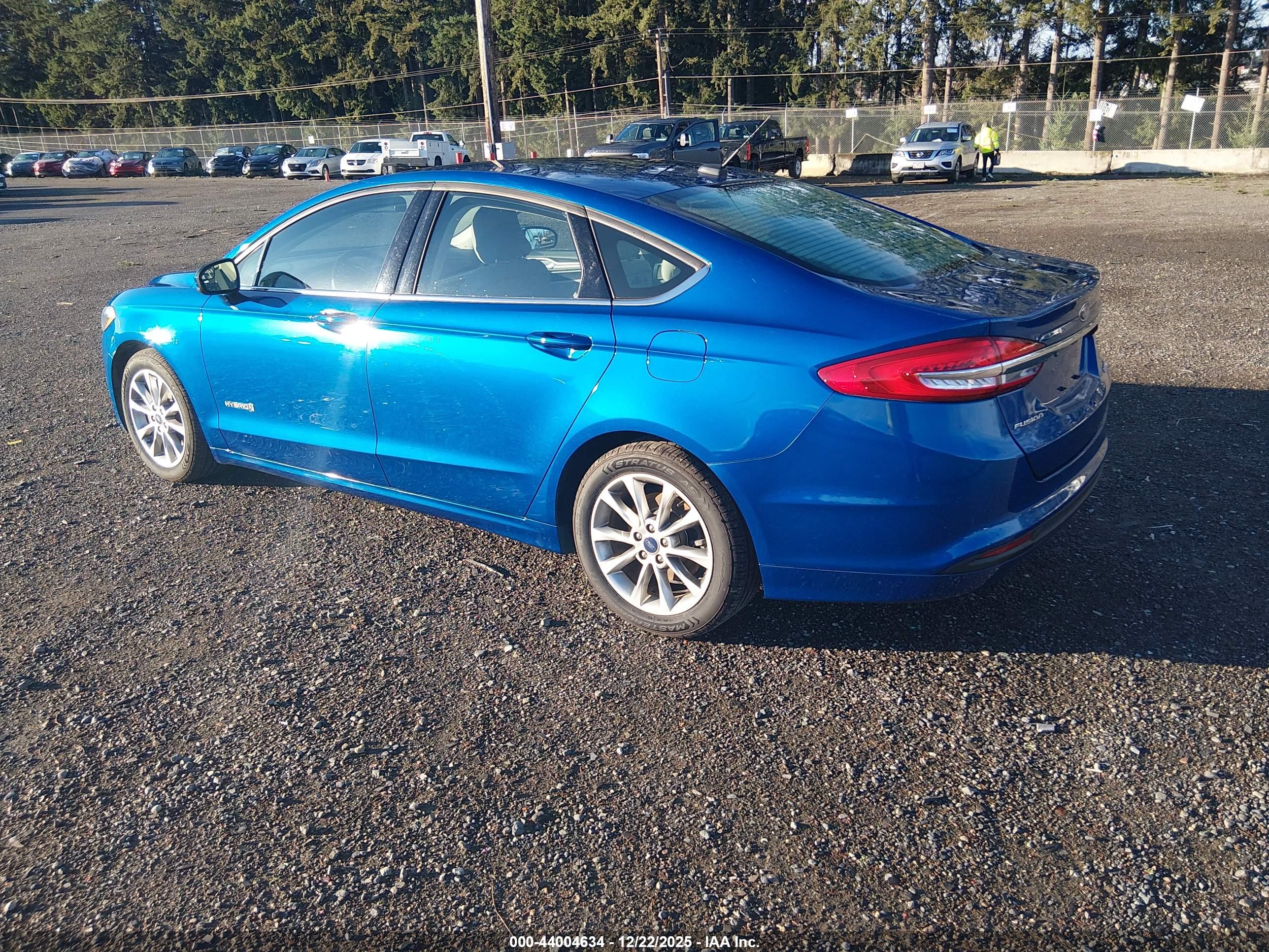 FORD FUSION image 3
