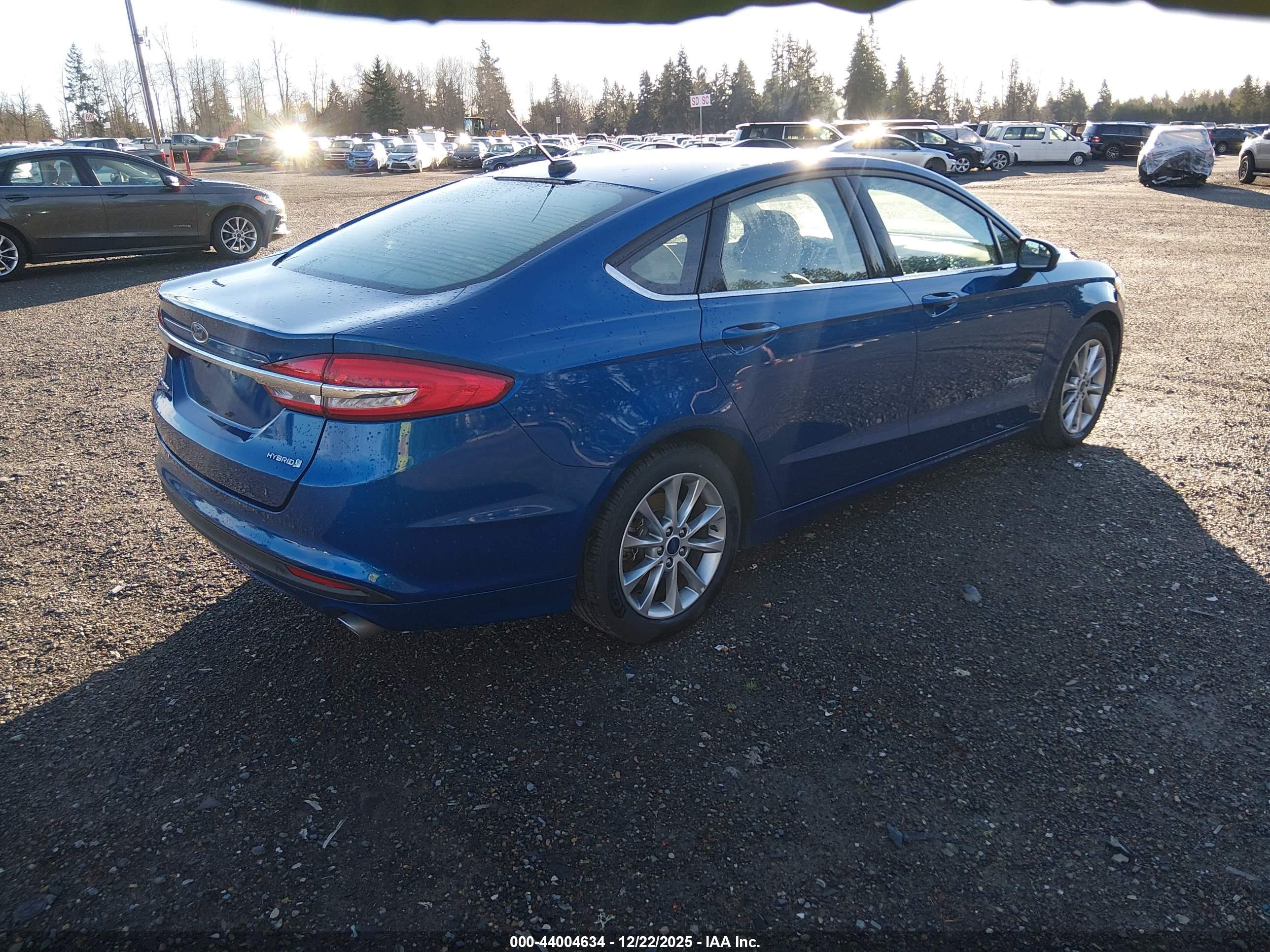 FORD FUSION image 4