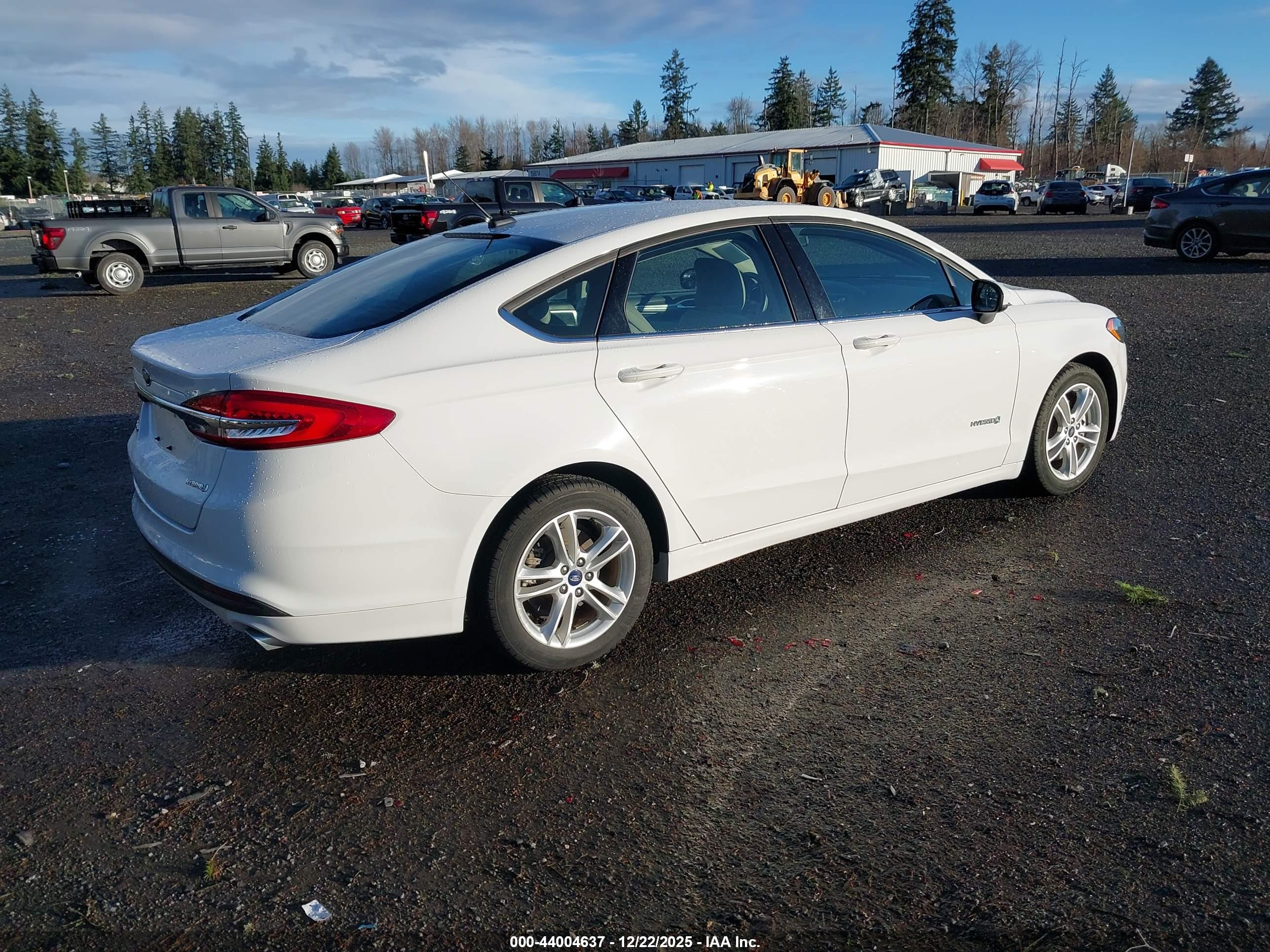 FORD FUSION image 4