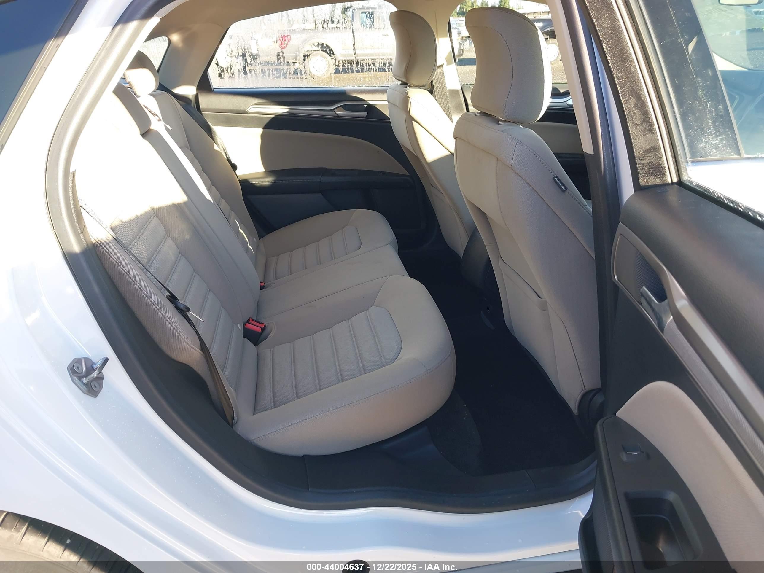 FORD FUSION image 8