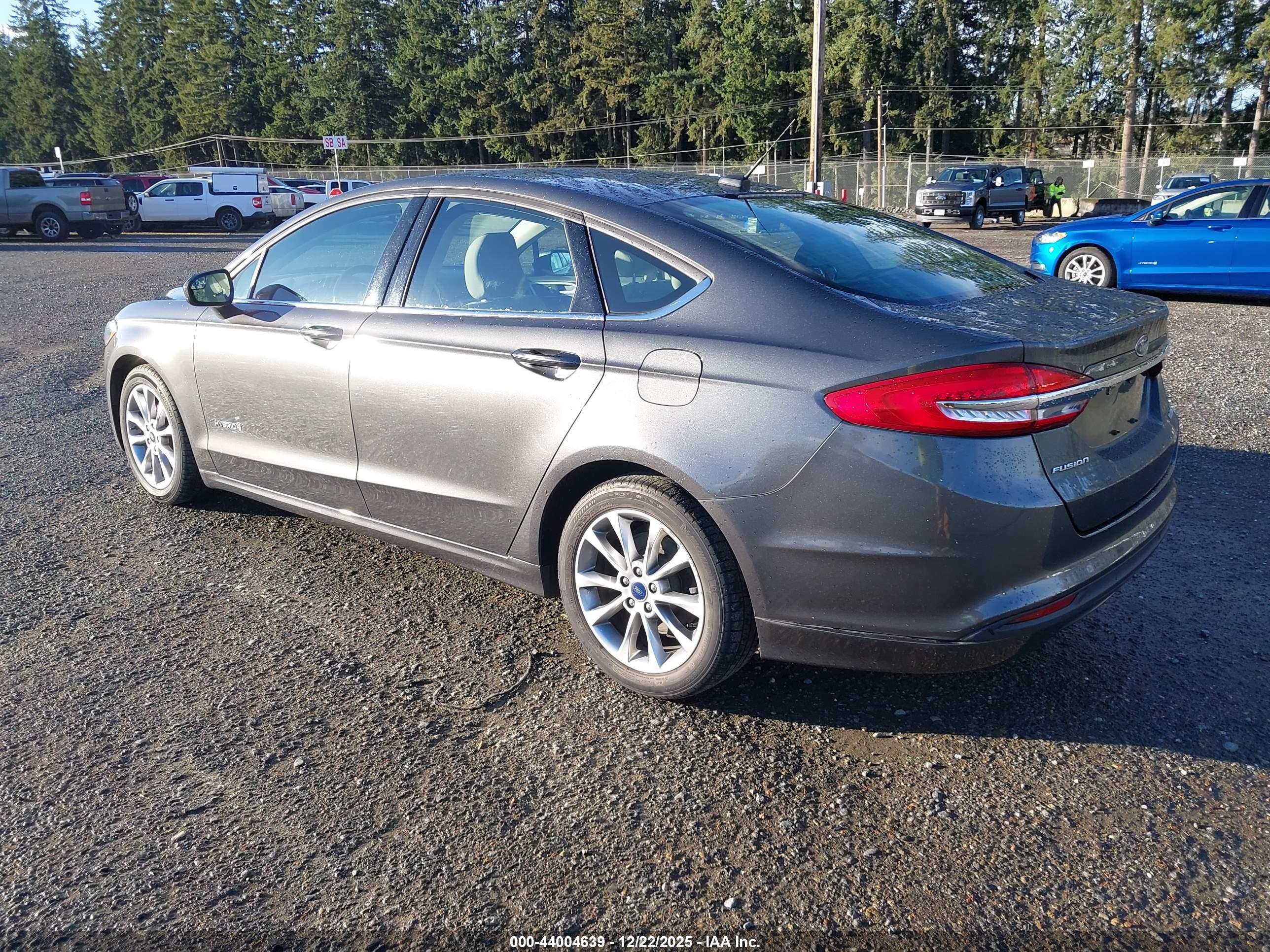FORD FUSION image 3