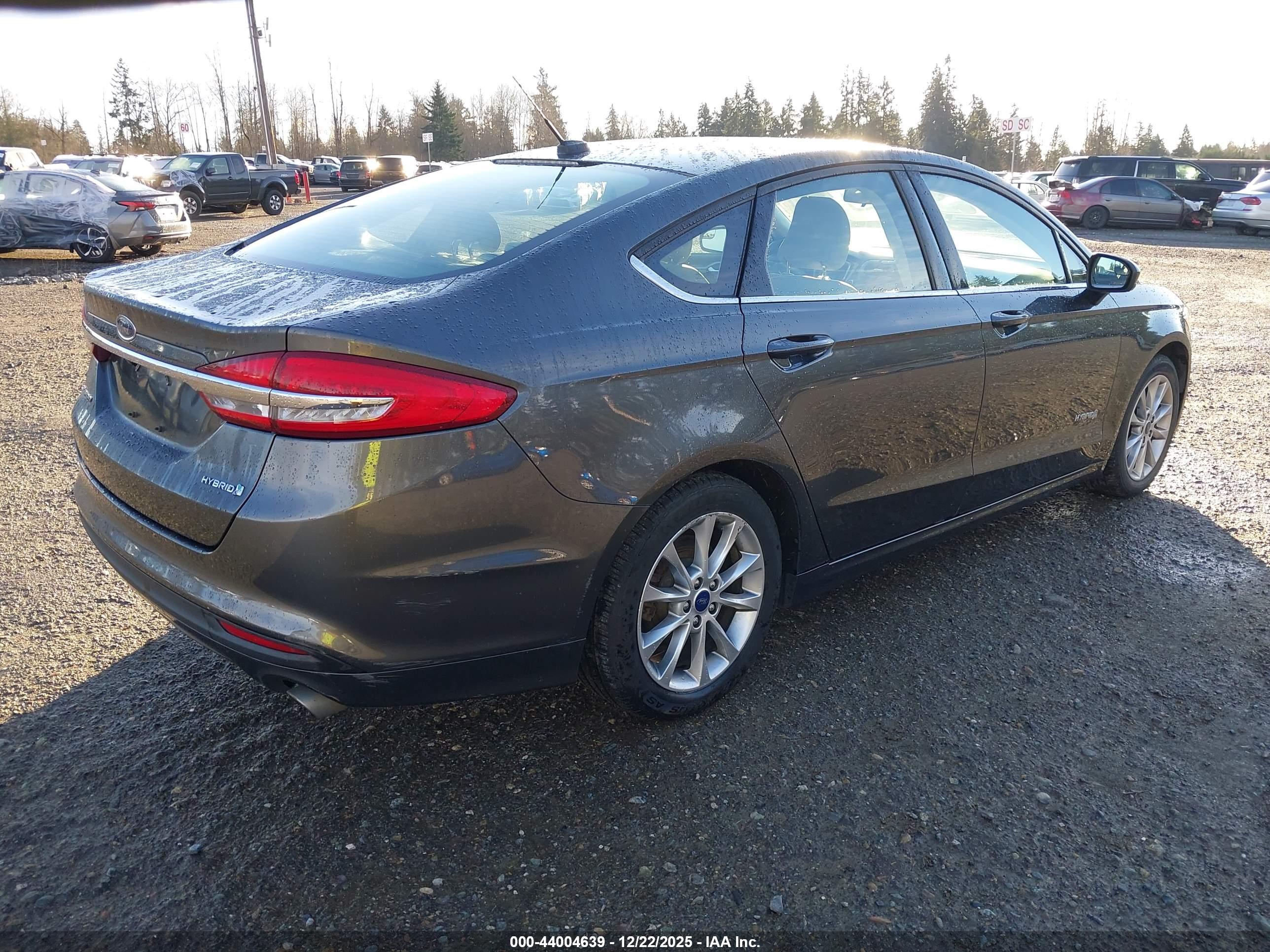 FORD FUSION image 4