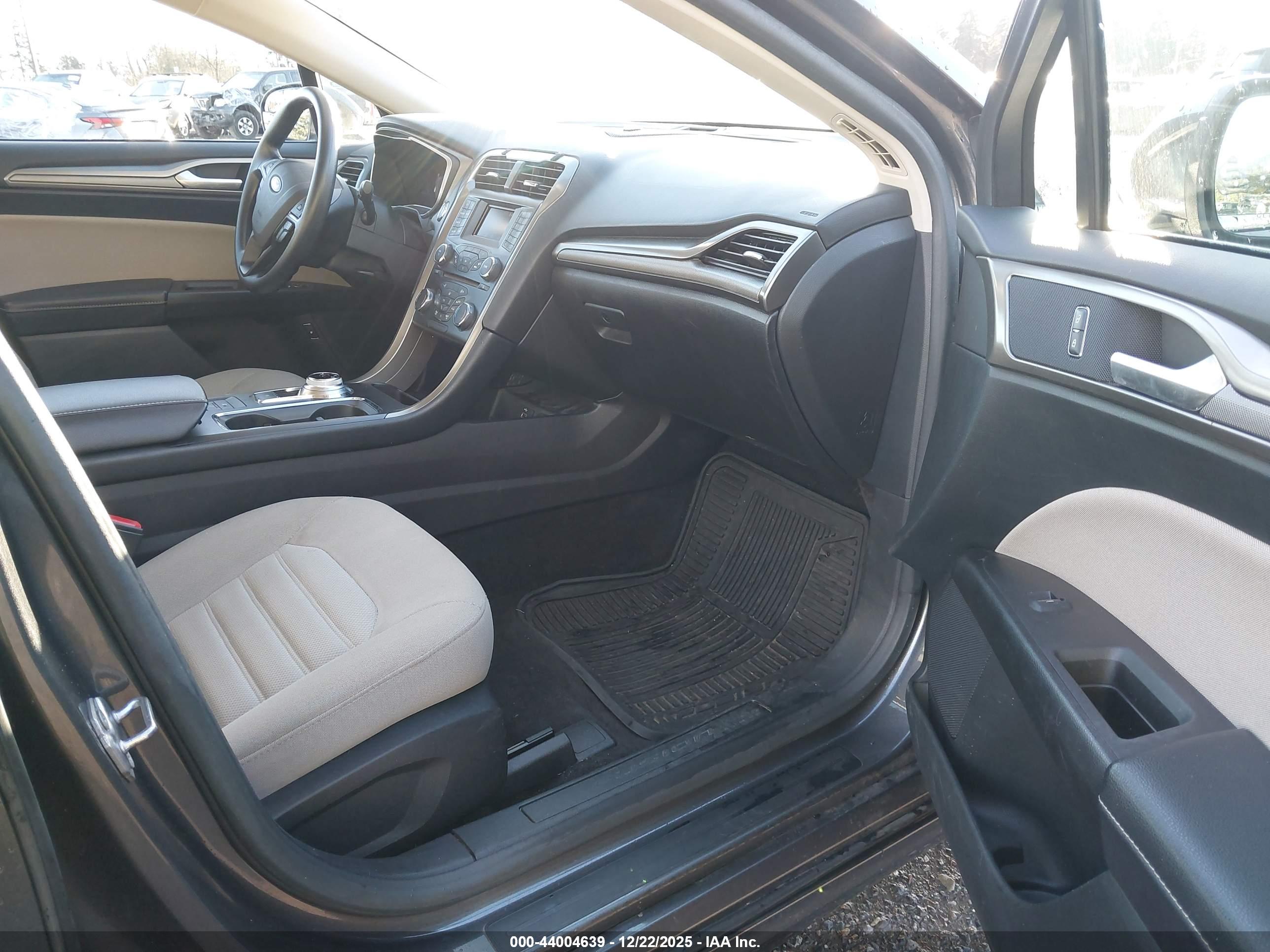 FORD FUSION image 5