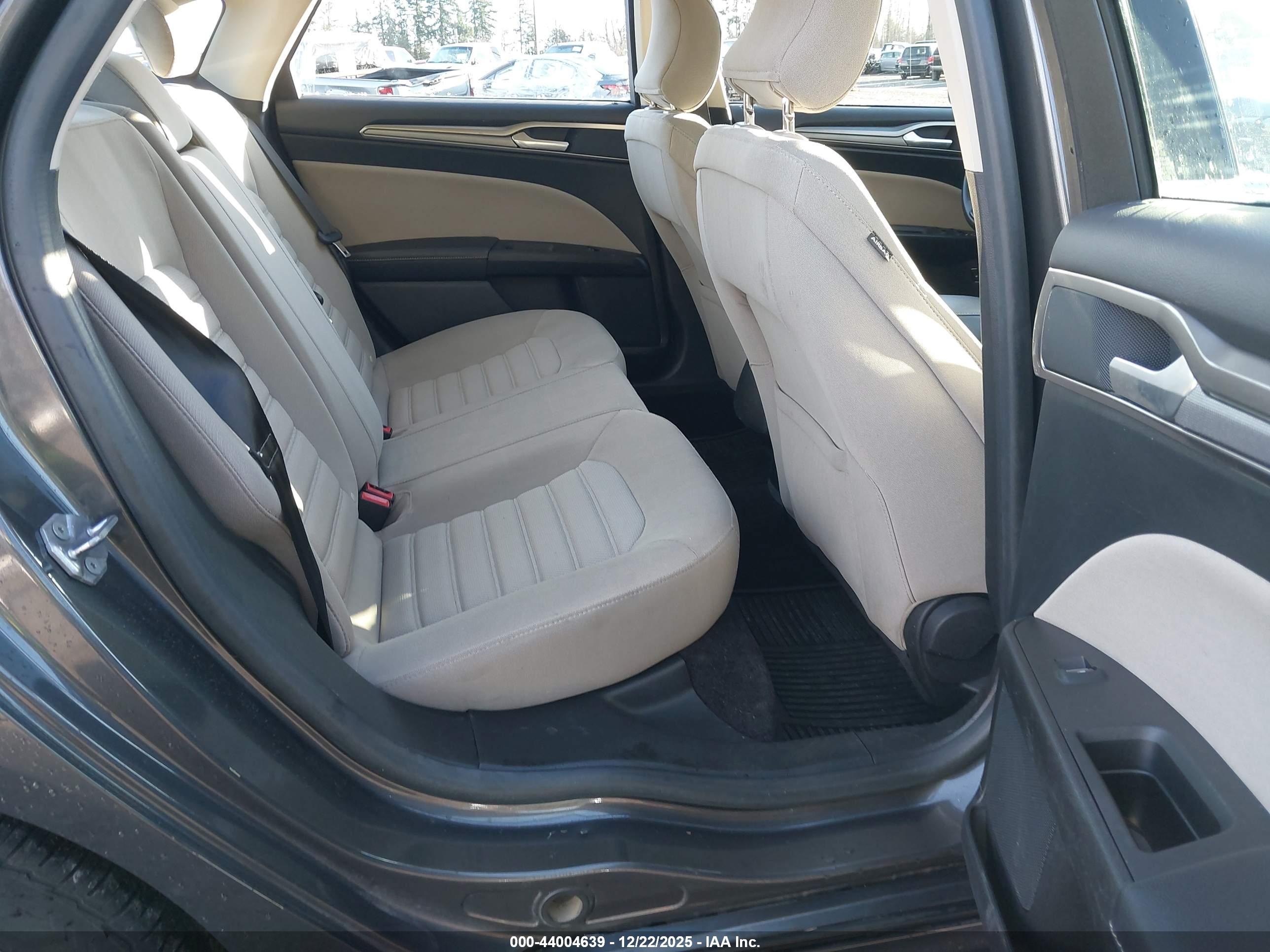FORD FUSION image 8