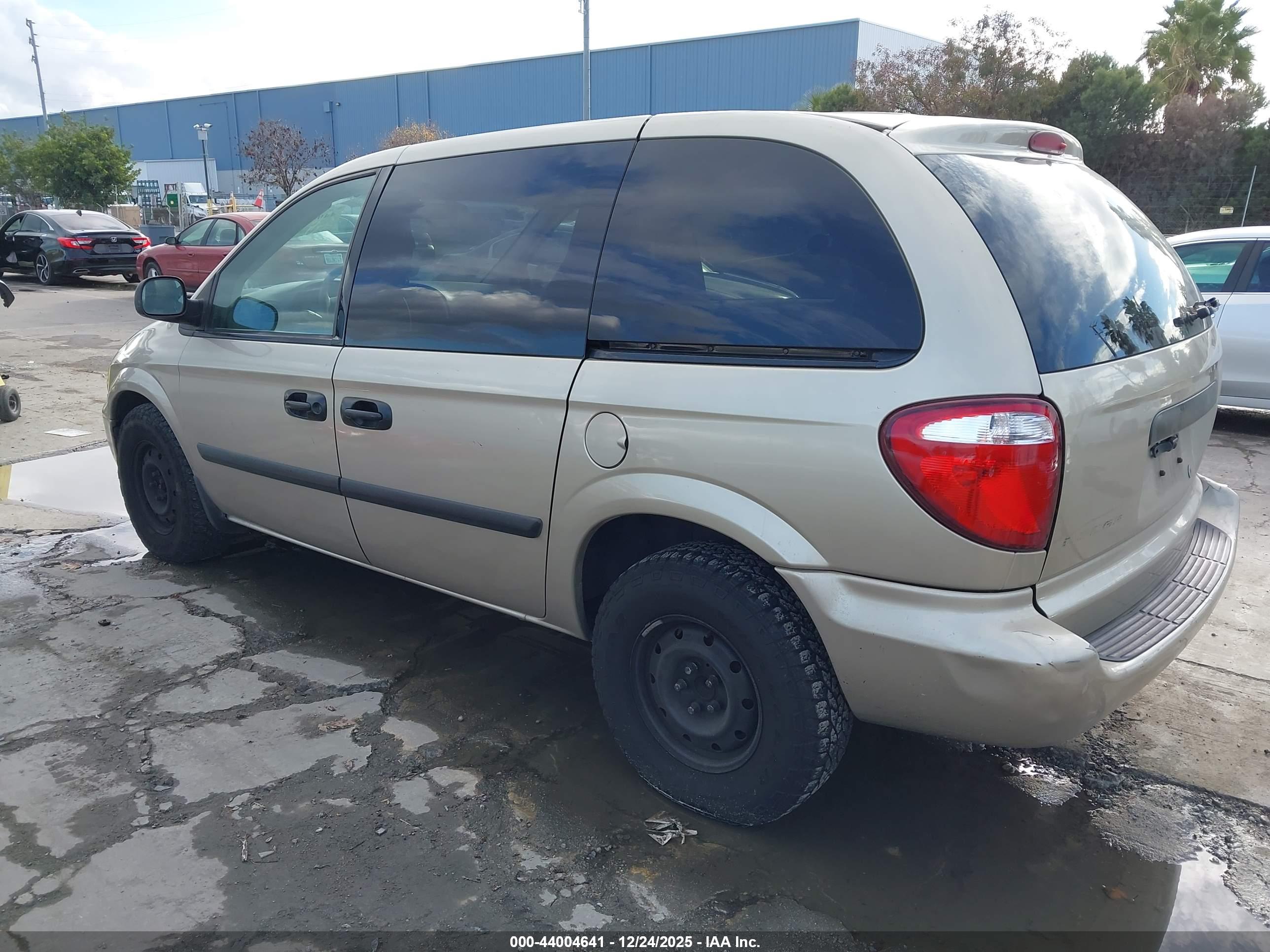 DODGE CARAVAN image 3