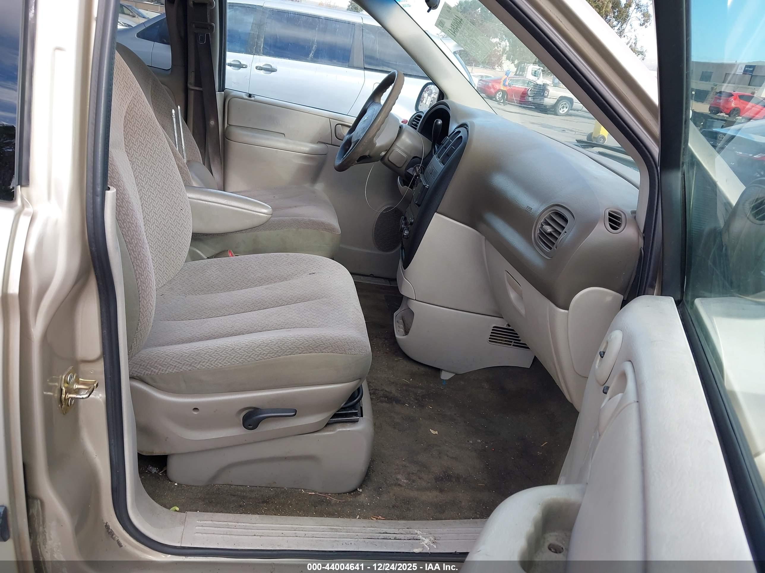DODGE CARAVAN image 5