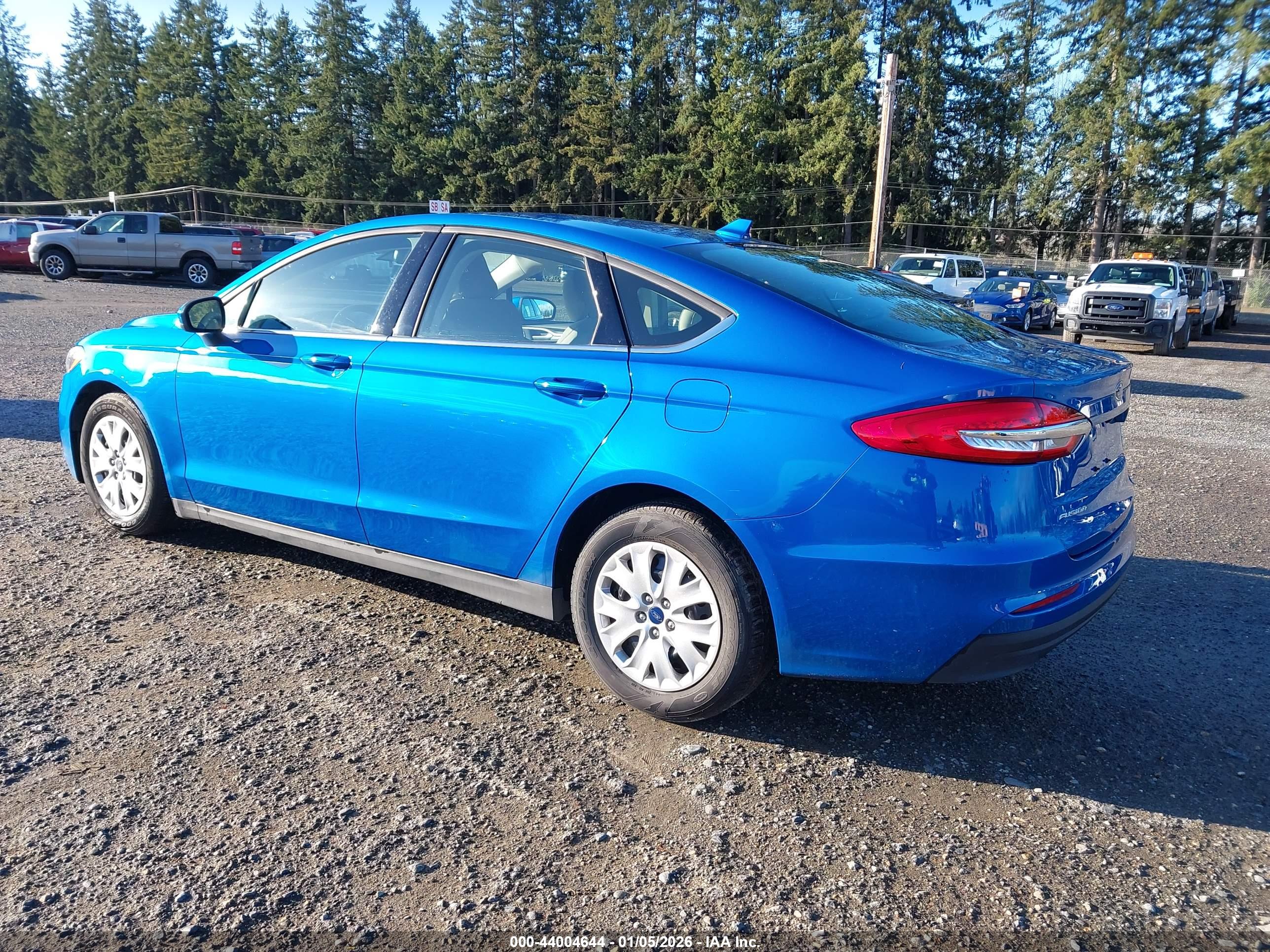 FORD FUSION image 3