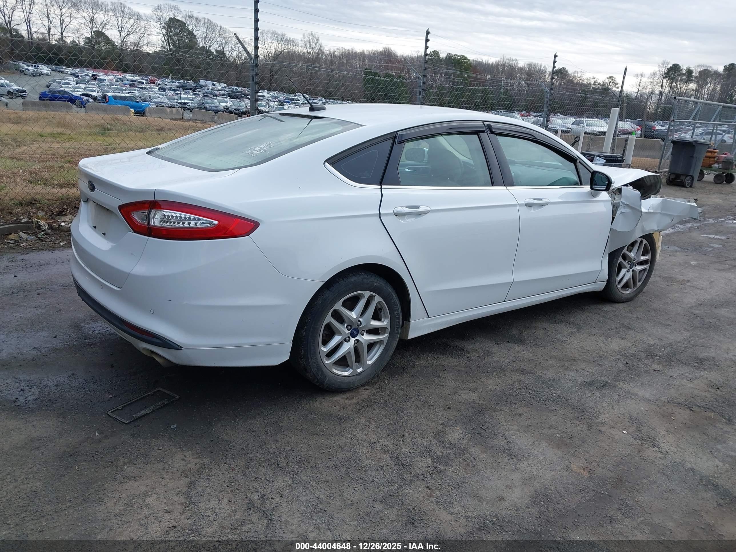 FORD FUSION image 4