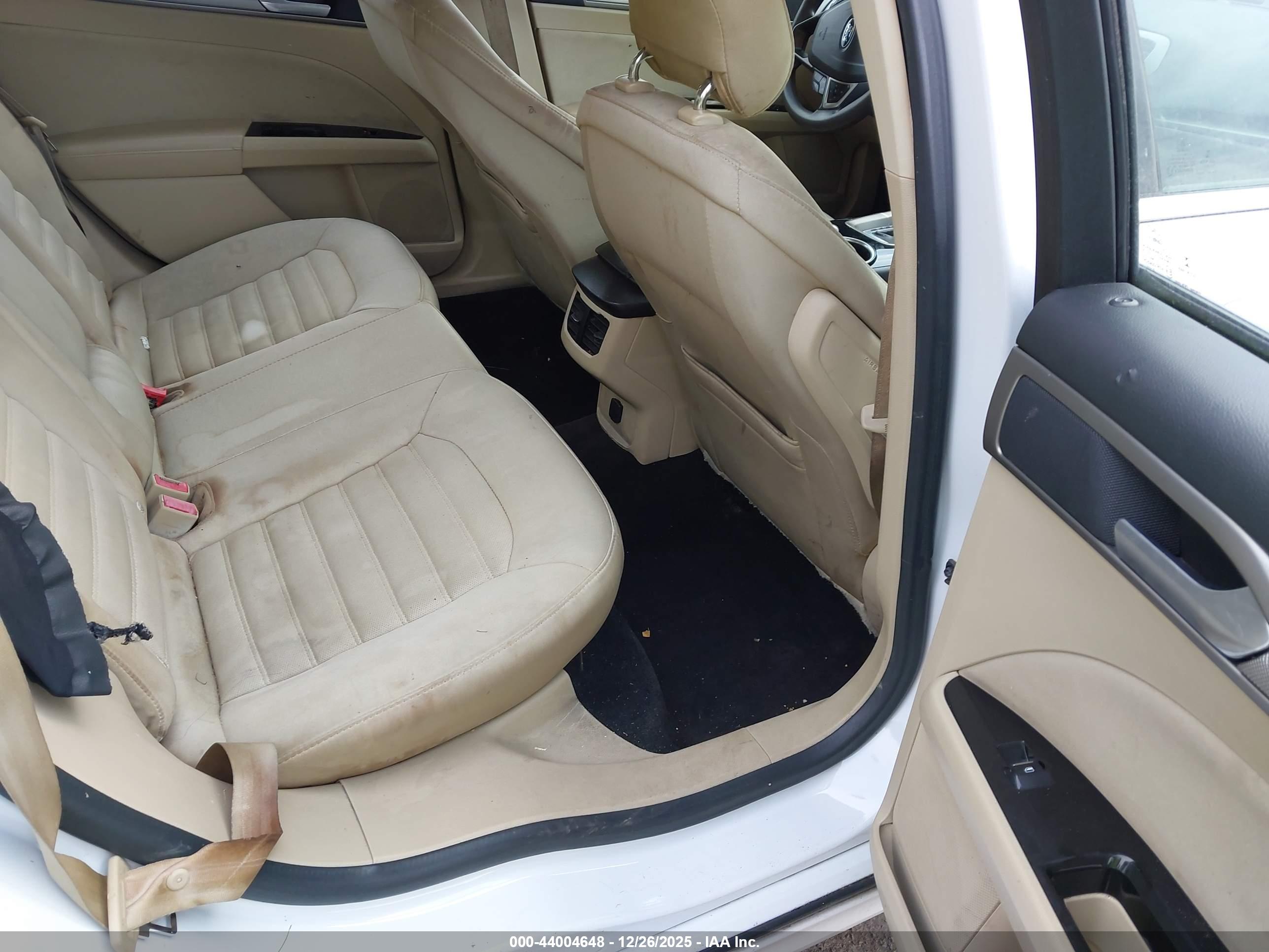 FORD FUSION image 8