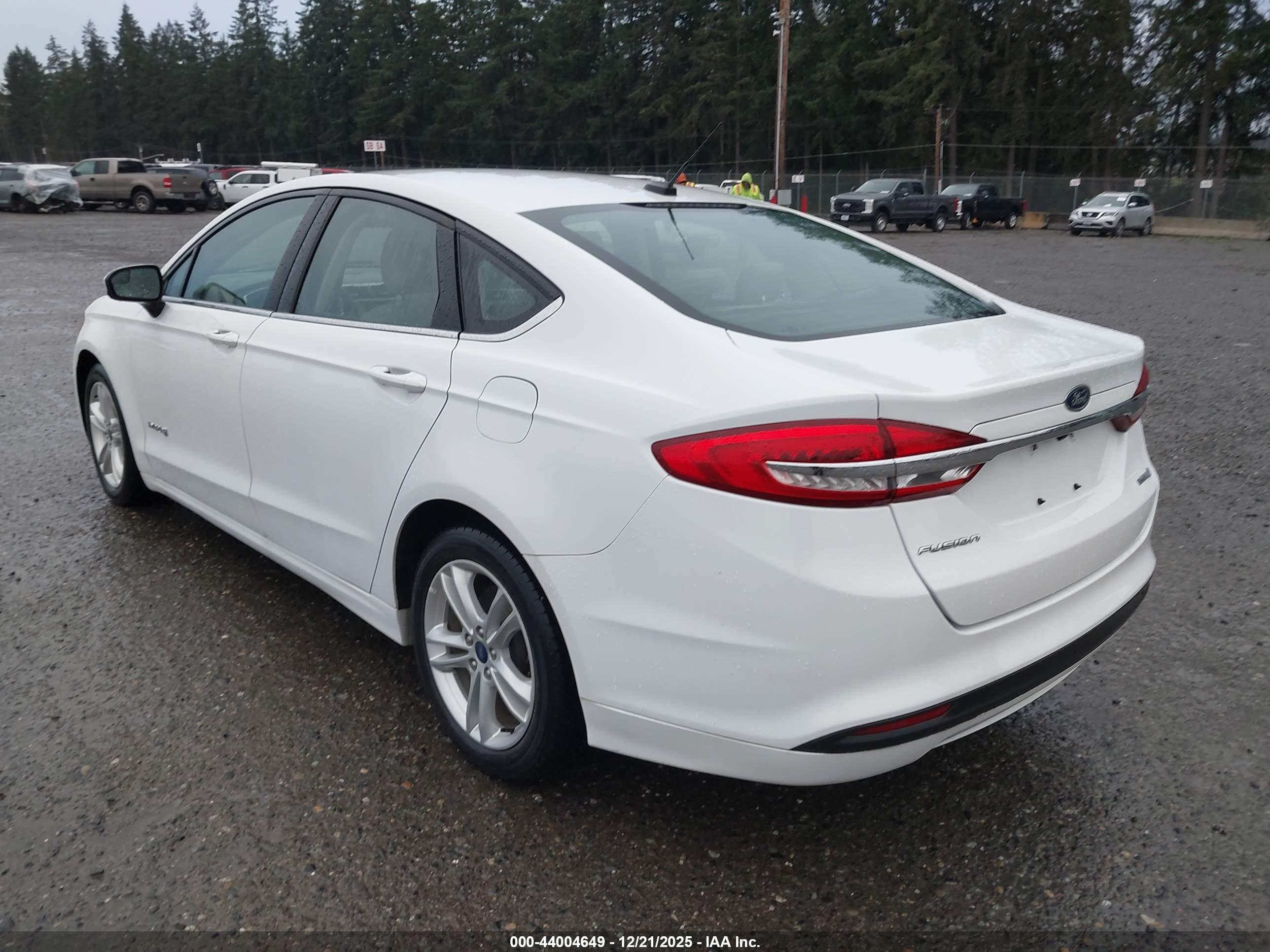 FORD FUSION image 3