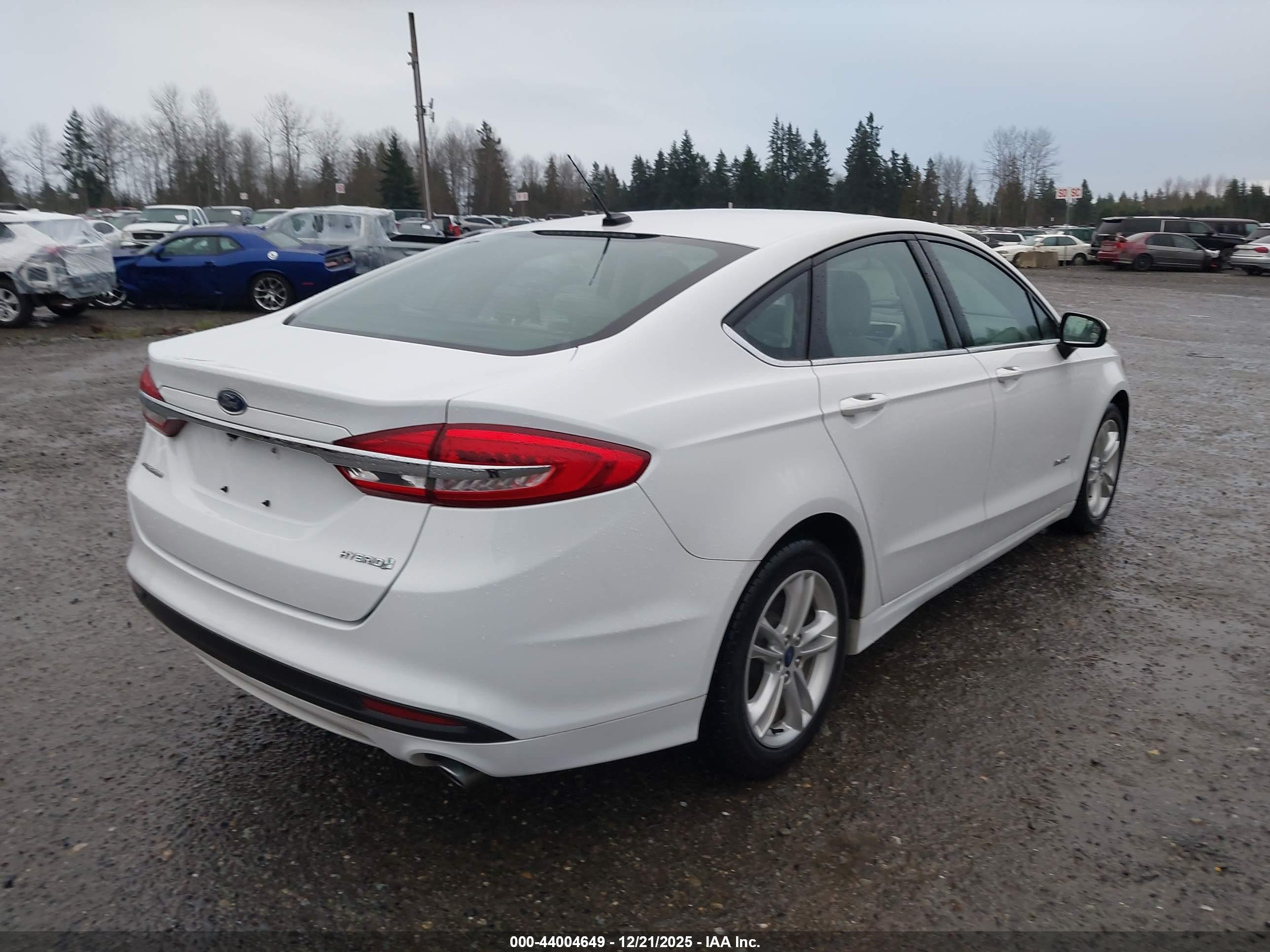 FORD FUSION image 4