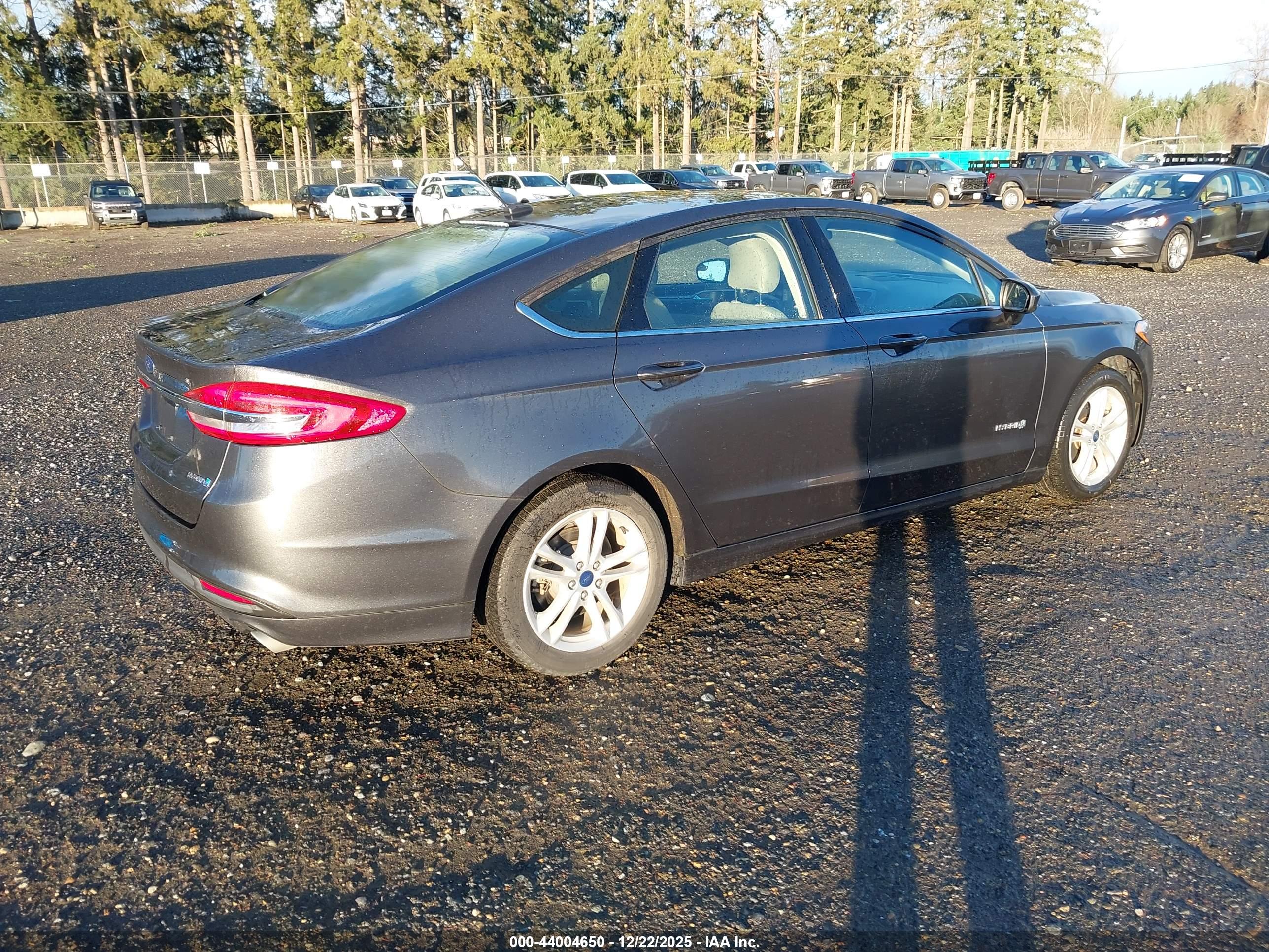 FORD FUSION image 4