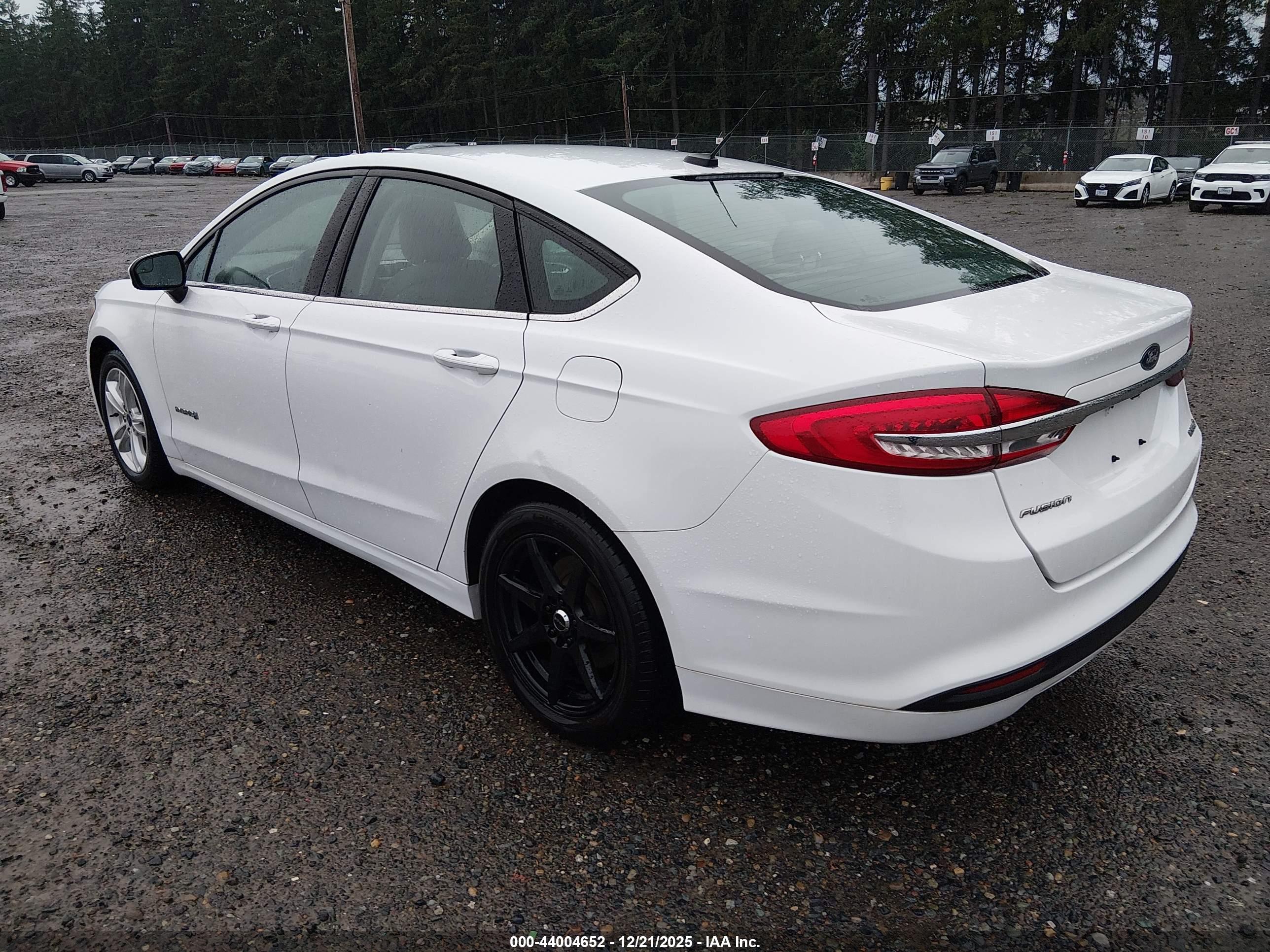 FORD FUSION image 3