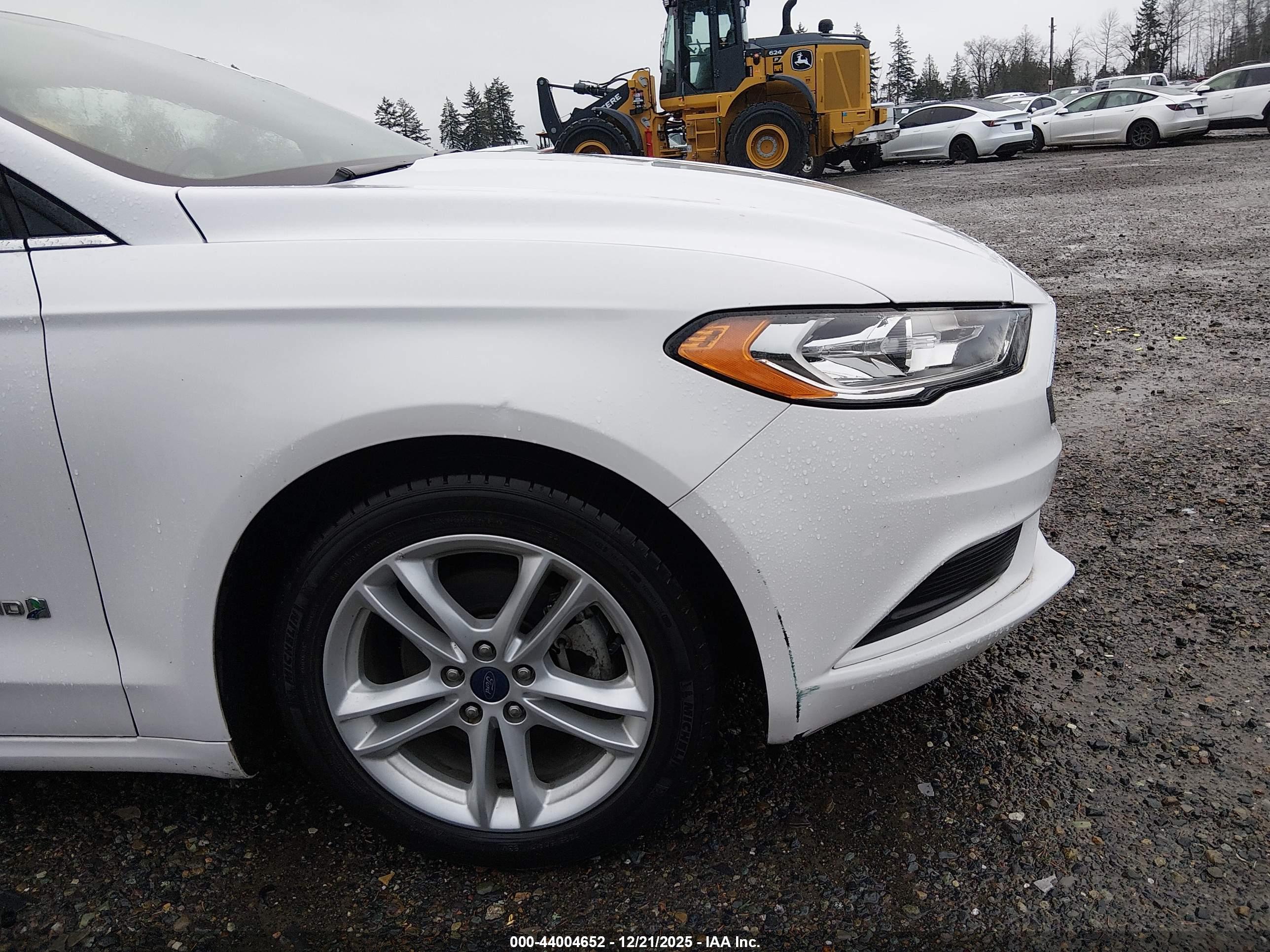 FORD FUSION image 6