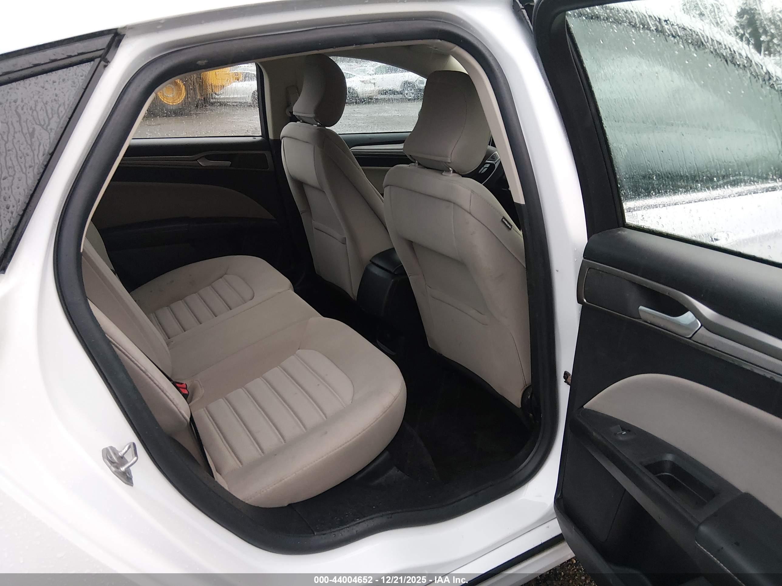 FORD FUSION image 8