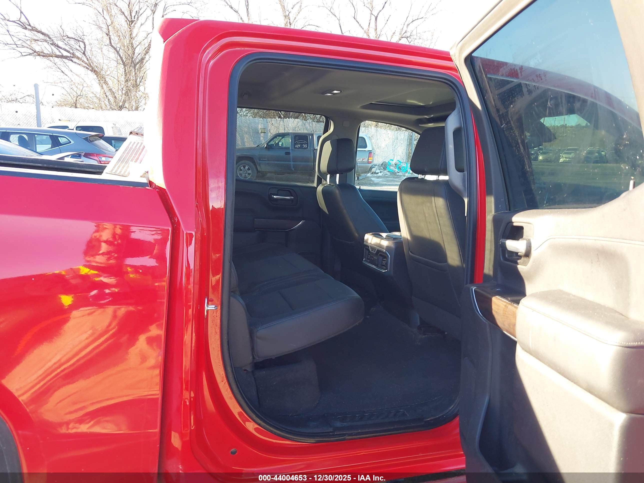 GMC SIERRA image 8