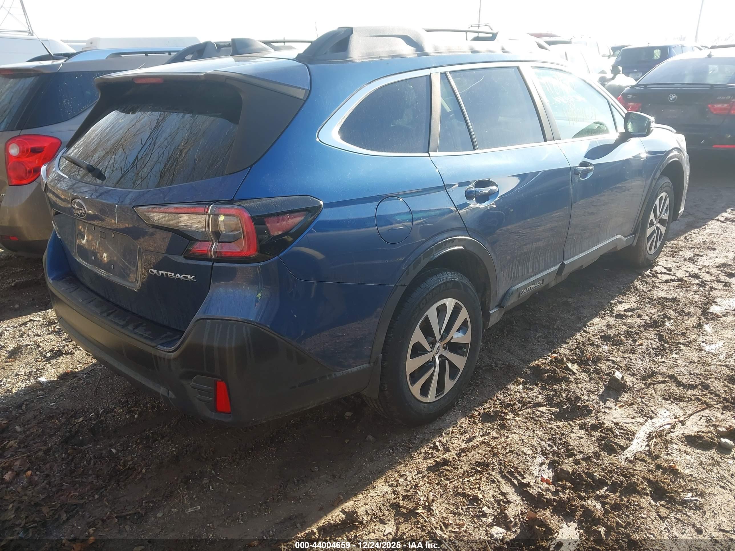 SUBARU OUTBACK image 4
