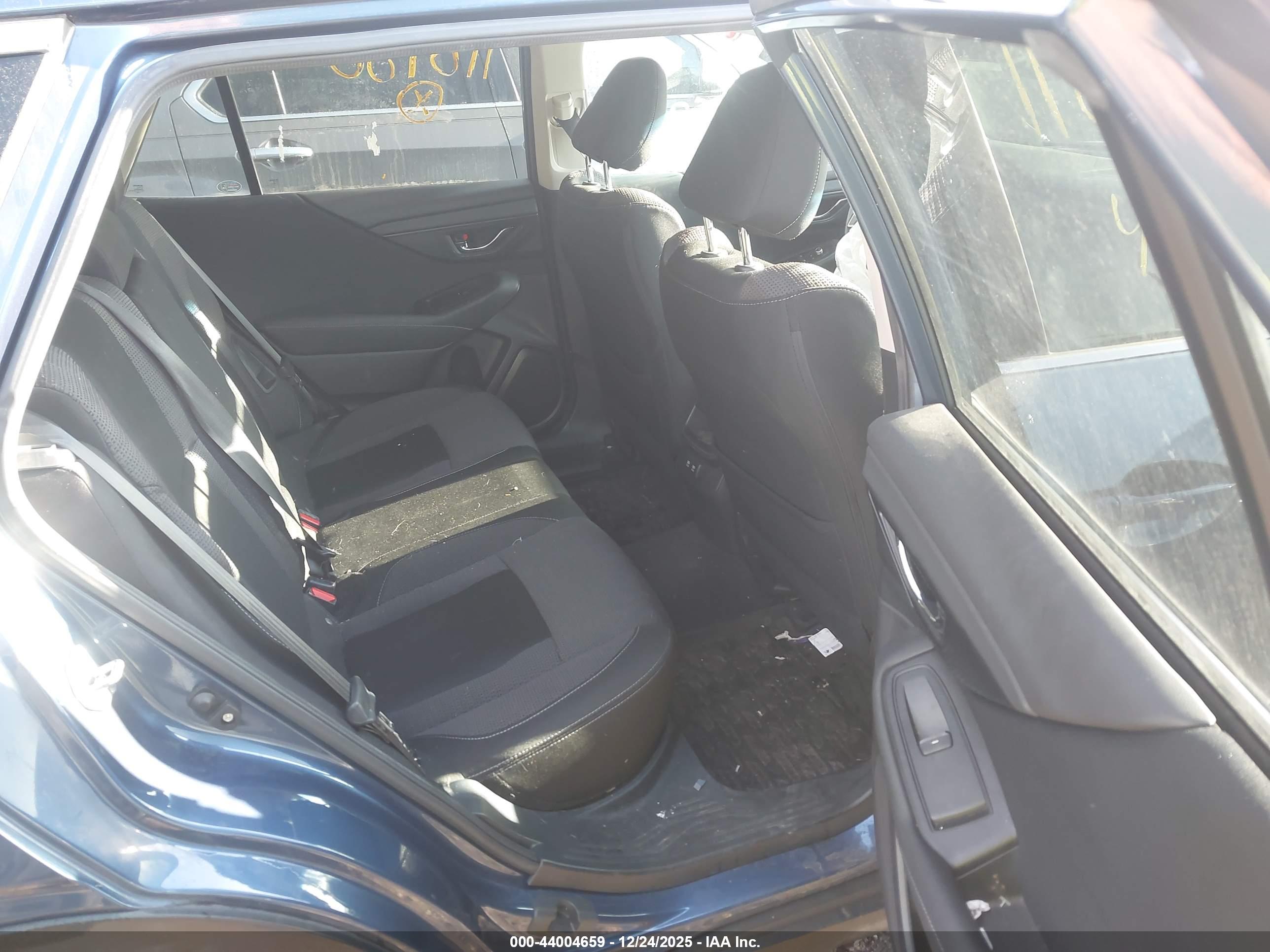 SUBARU OUTBACK image 8