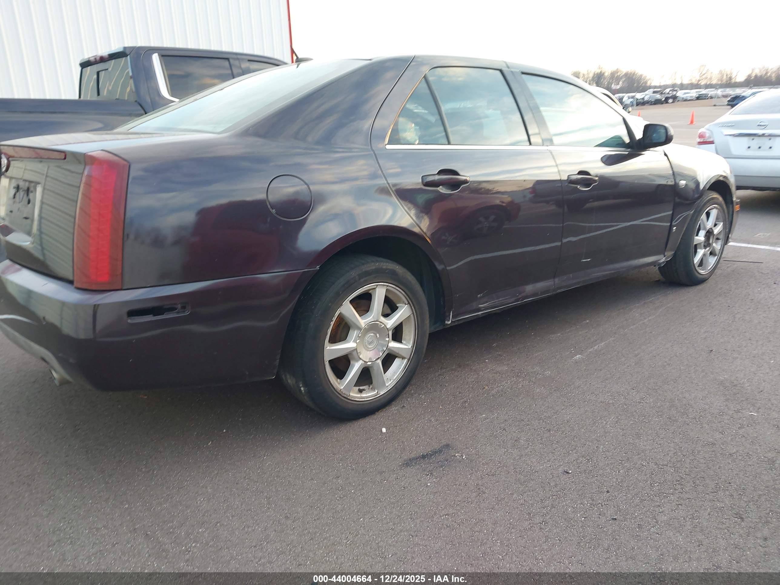 CADILLAC STS image 4