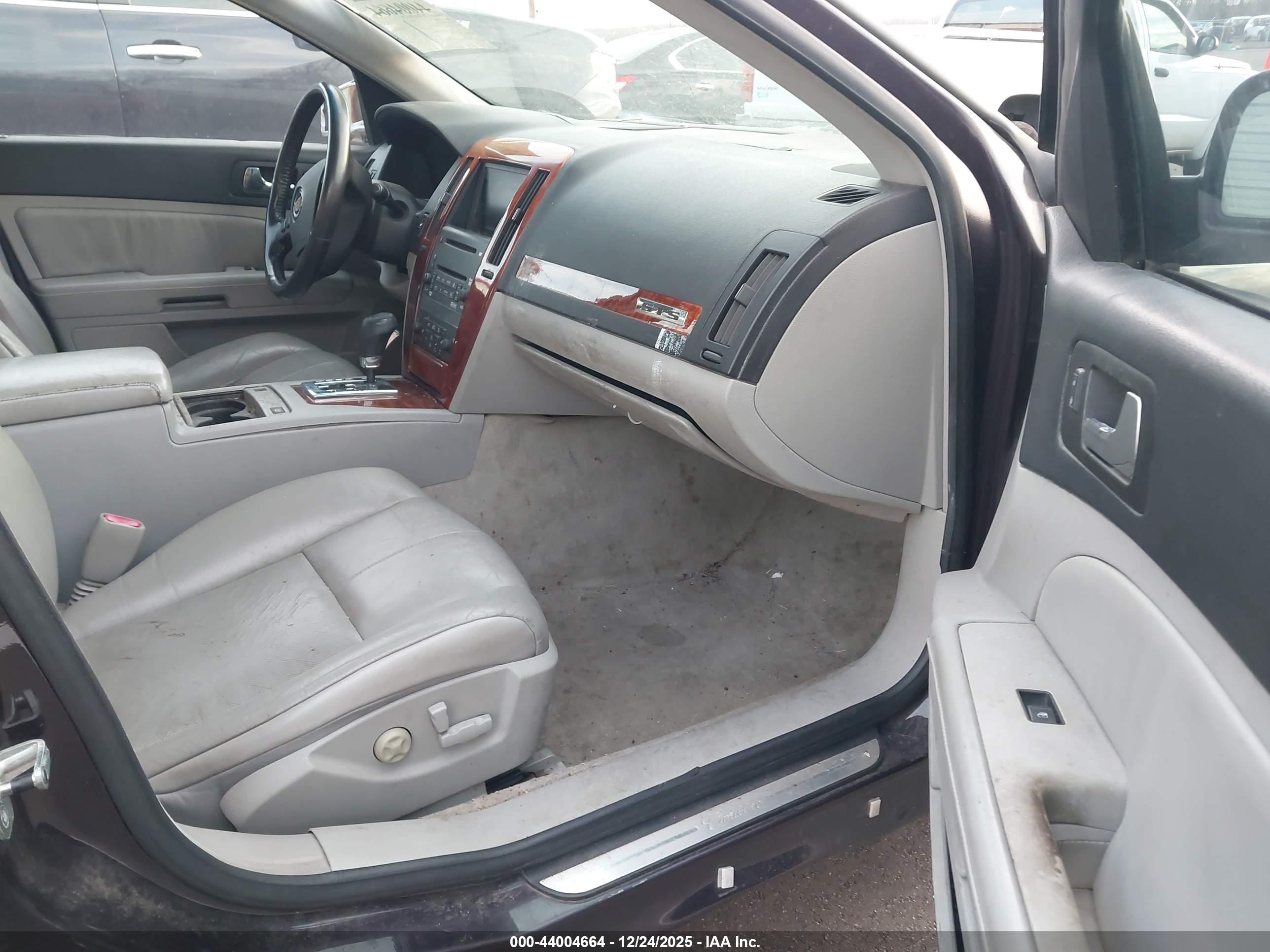 CADILLAC STS image 5