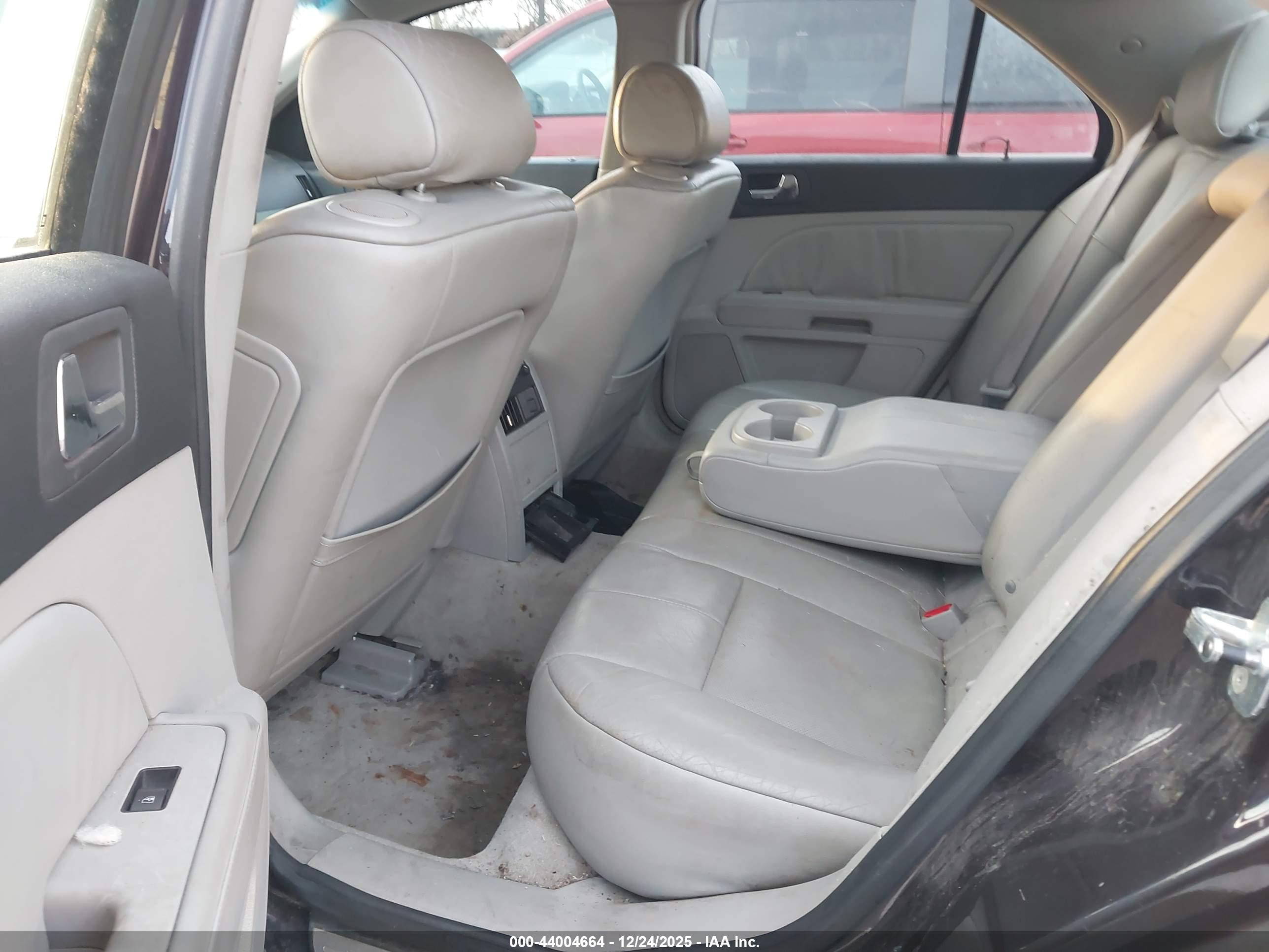 CADILLAC STS image 8