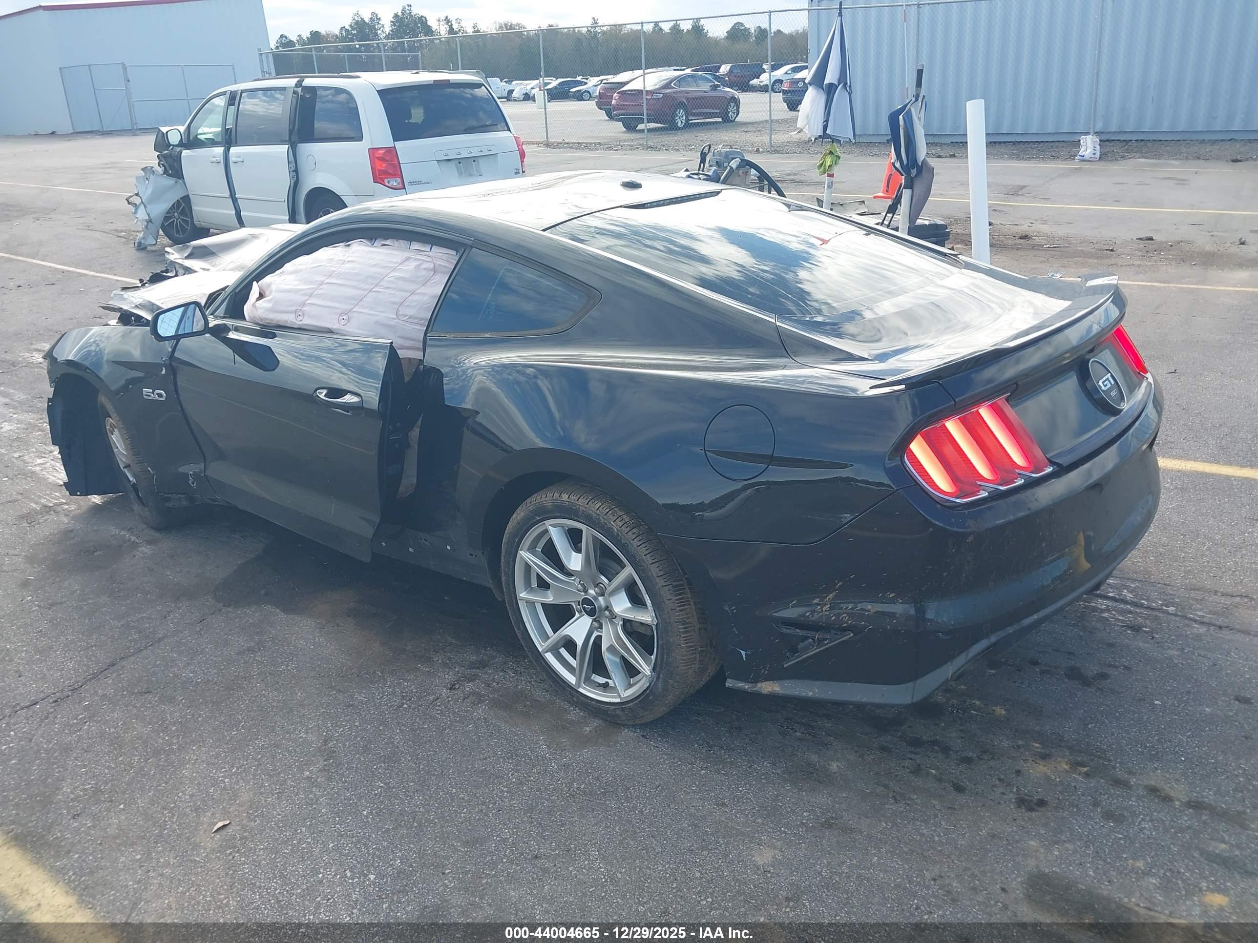 FORD MUSTANG image 3