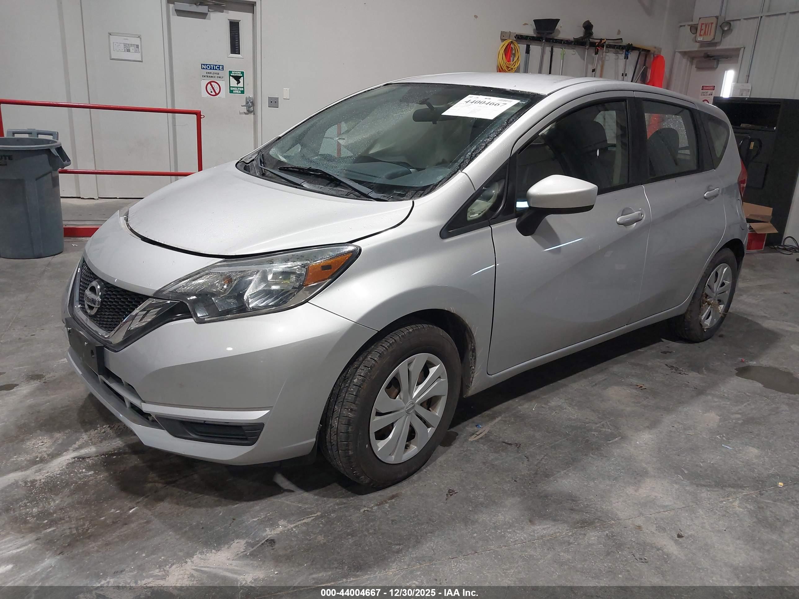 NISSAN VERSA image 2
