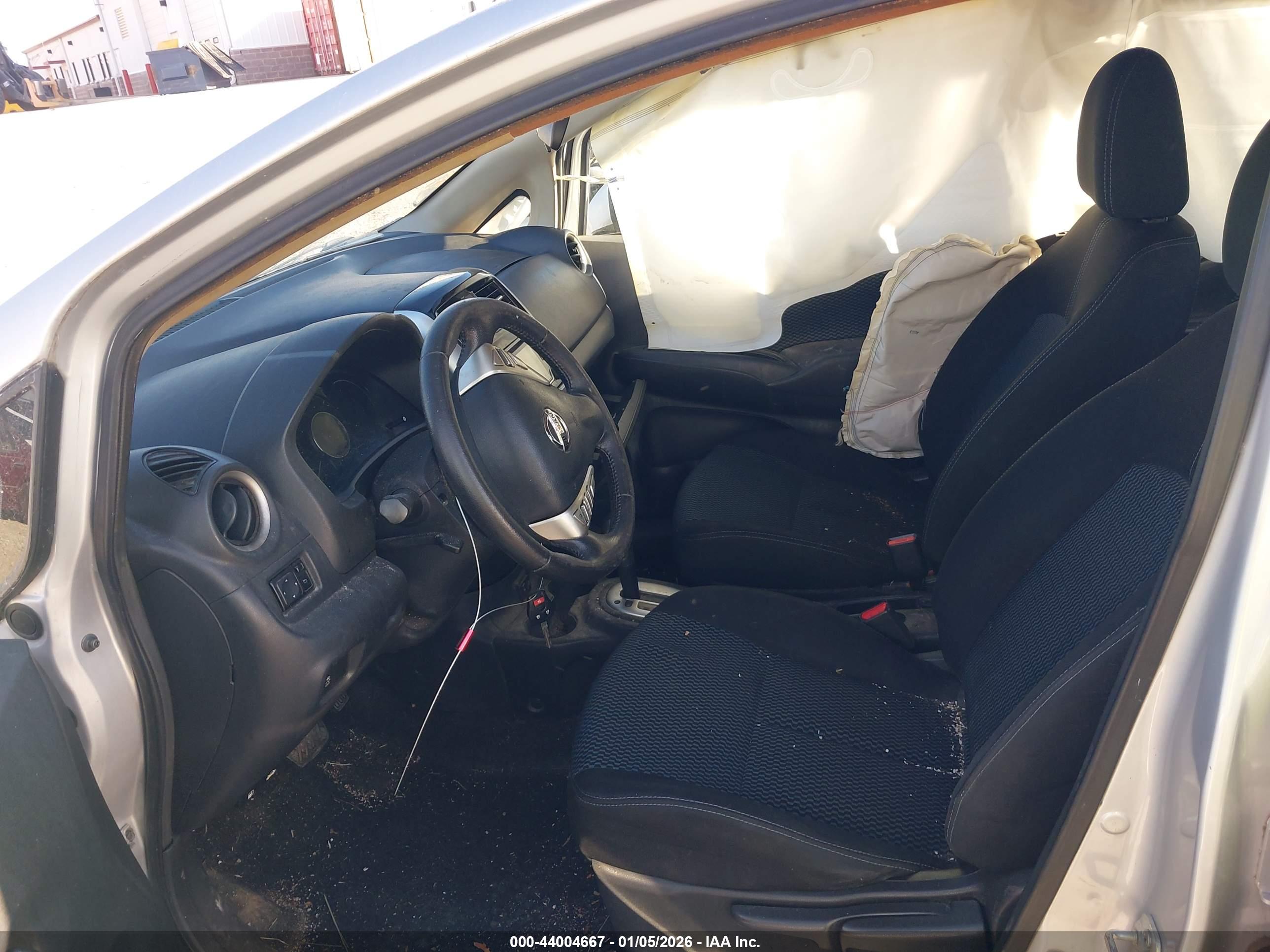 NISSAN VERSA image 5