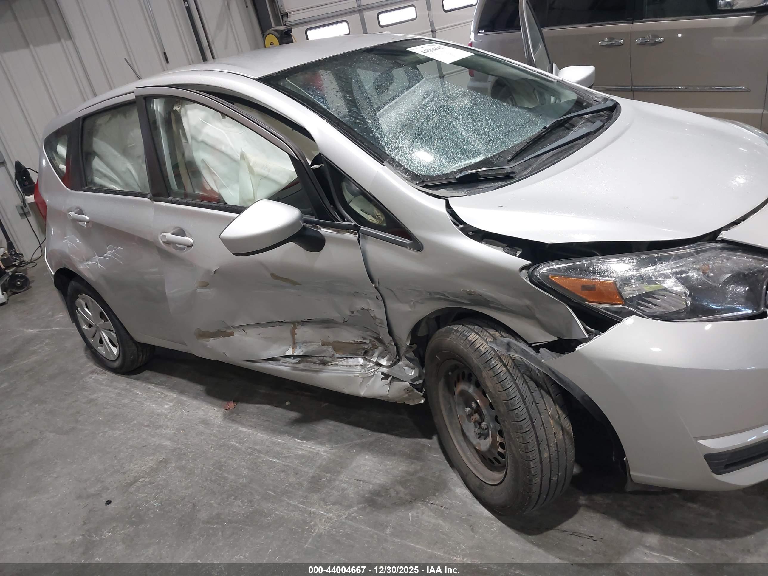 NISSAN VERSA image 6