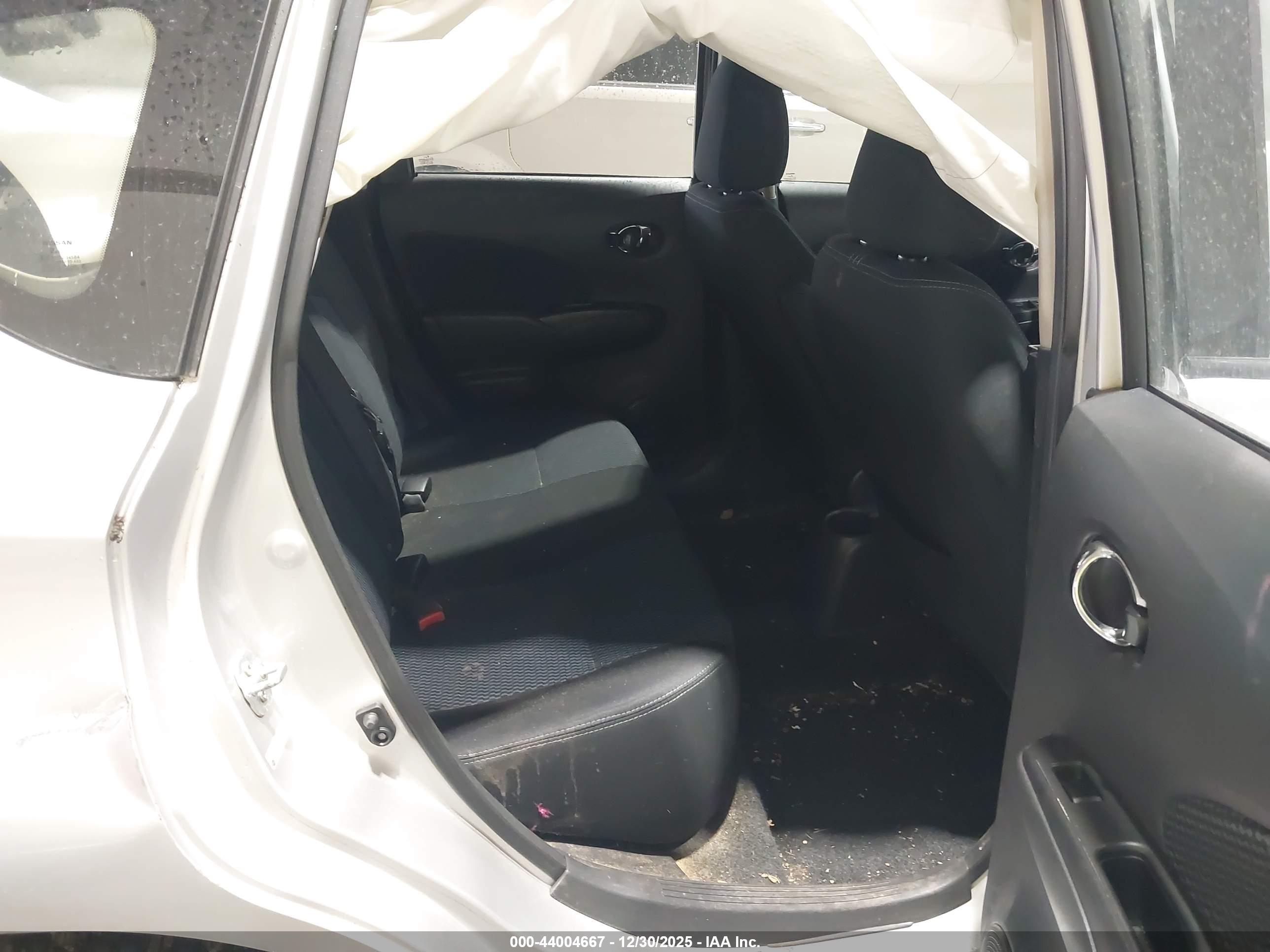 NISSAN VERSA image 8
