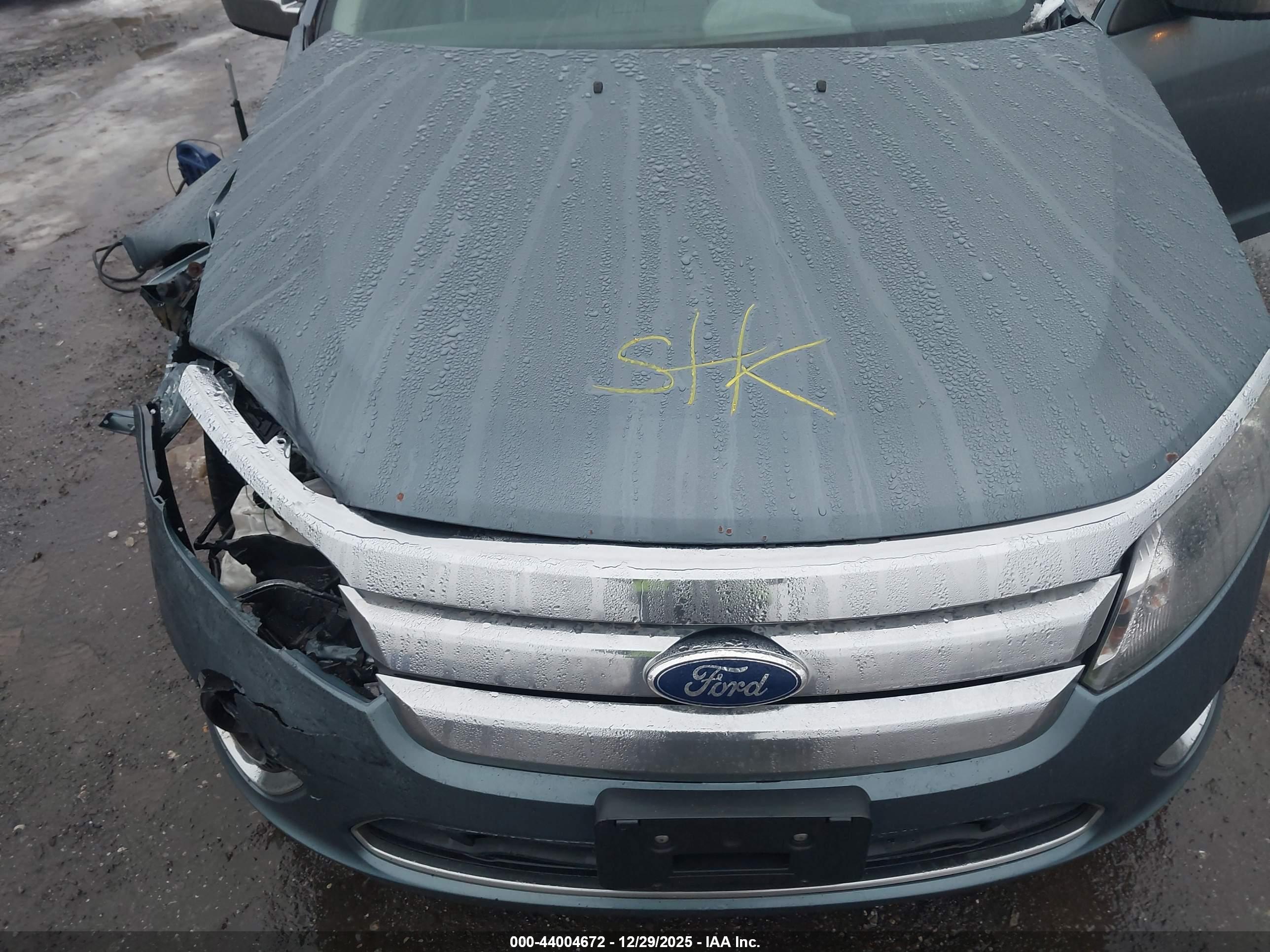 FORD FUSION image 10