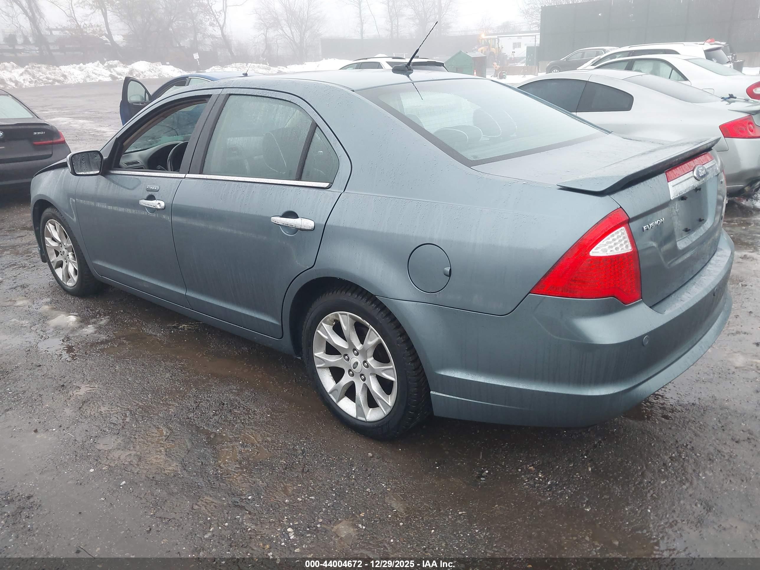 FORD FUSION image 3