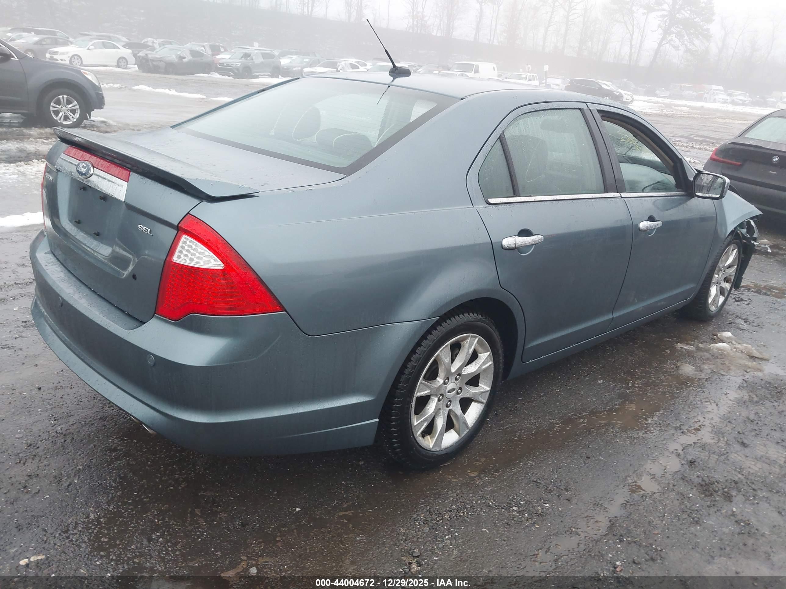 FORD FUSION image 4