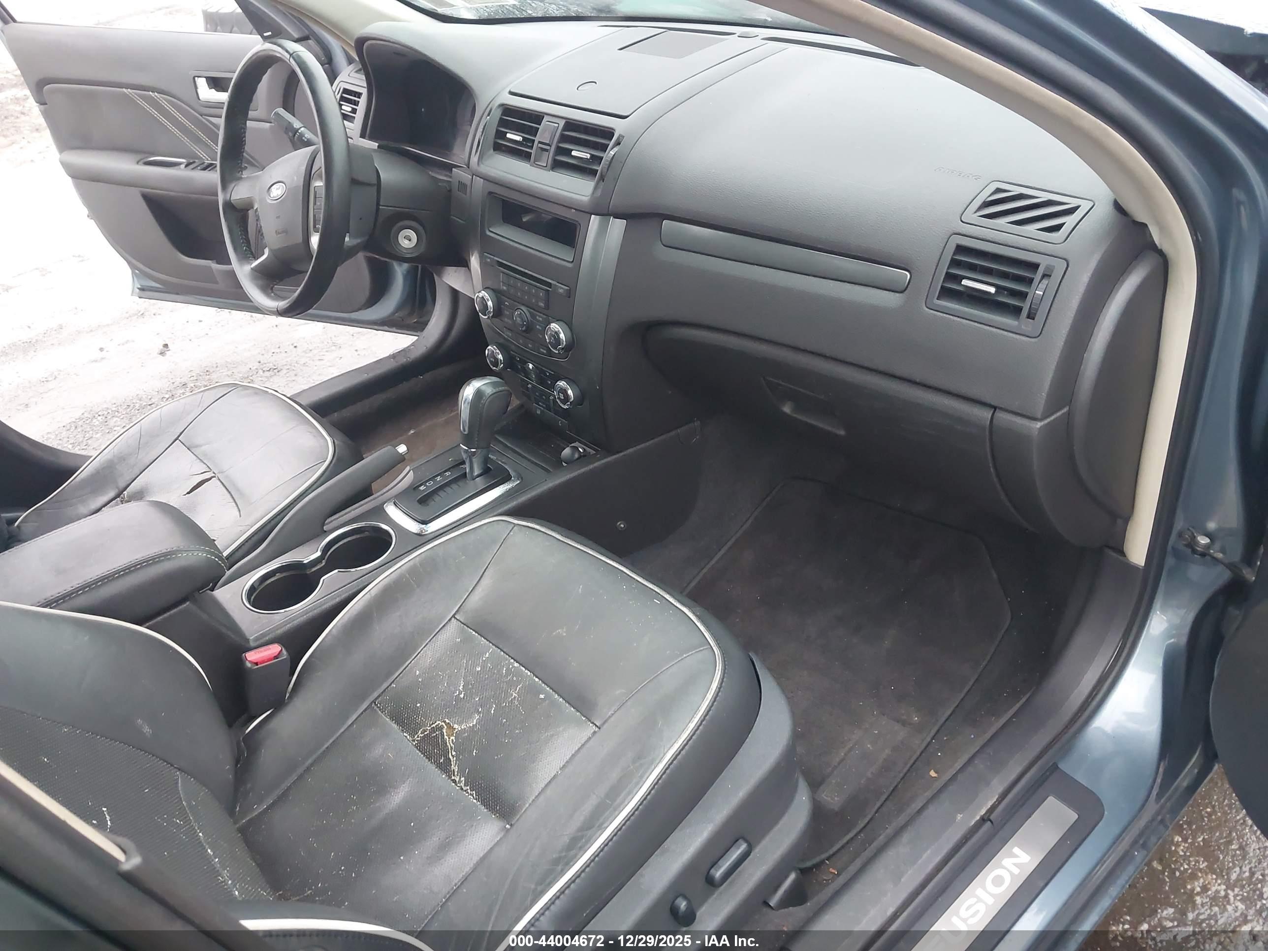 FORD FUSION image 5
