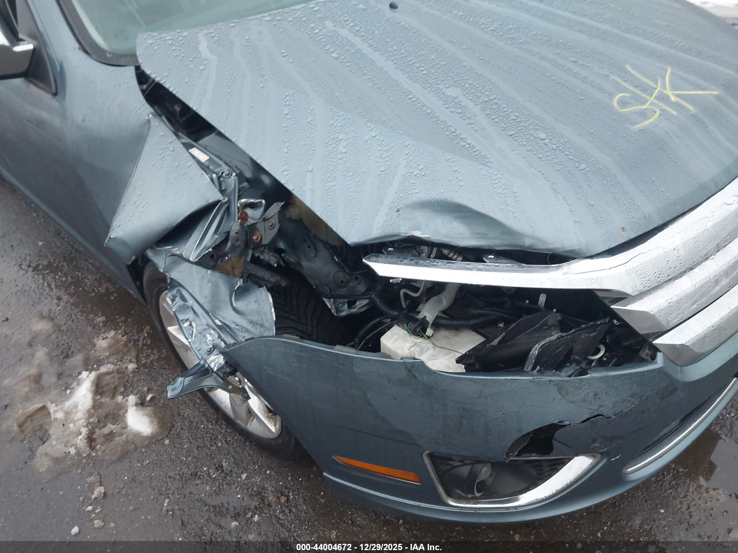 FORD FUSION image 6