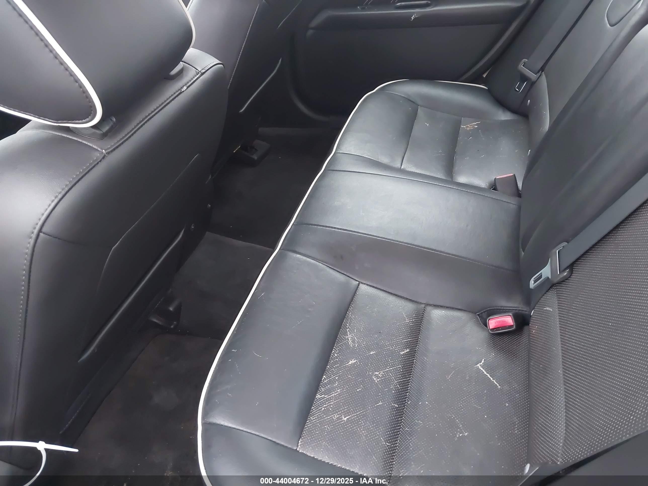 FORD FUSION image 8