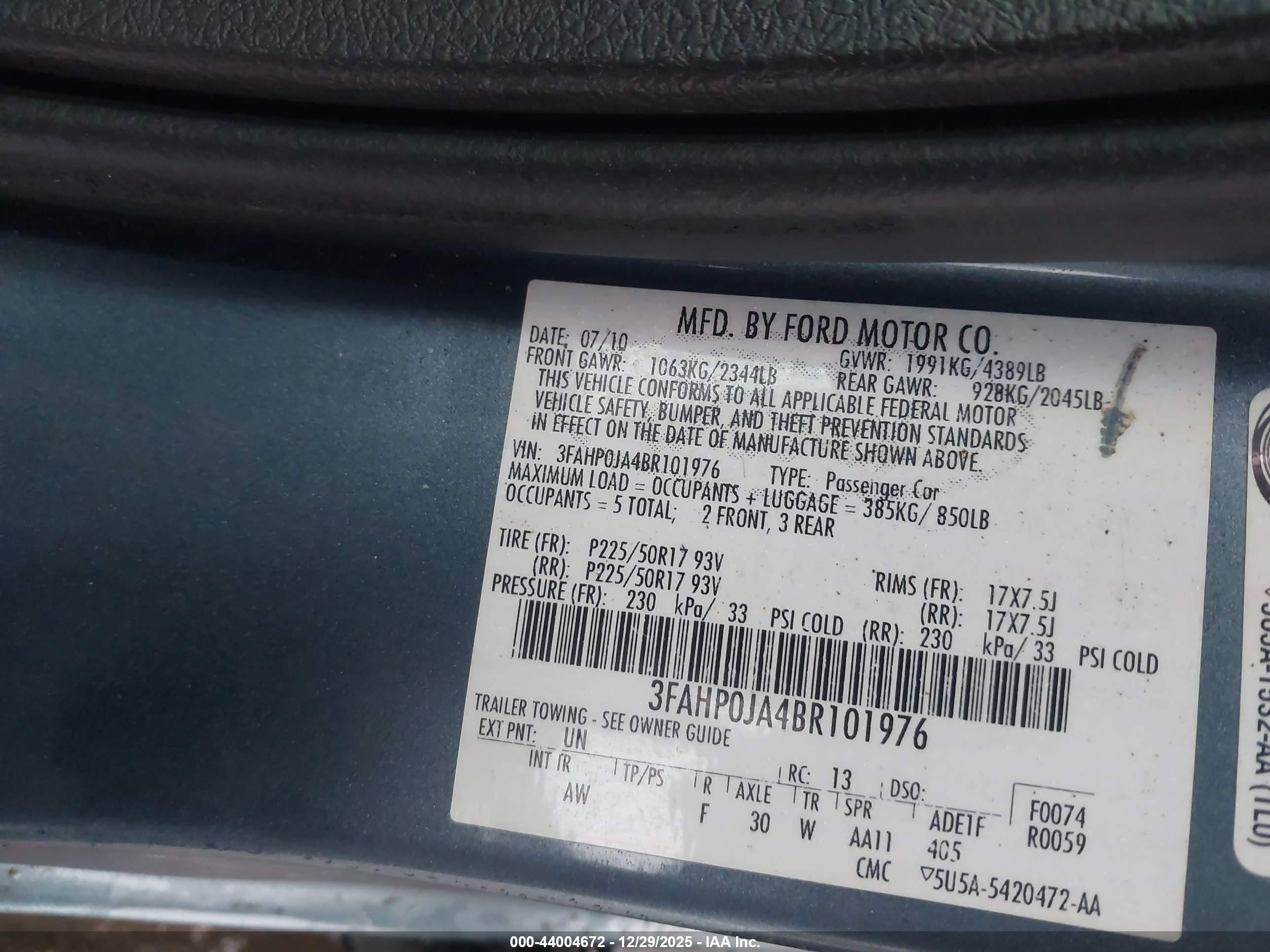 FORD FUSION image 9
