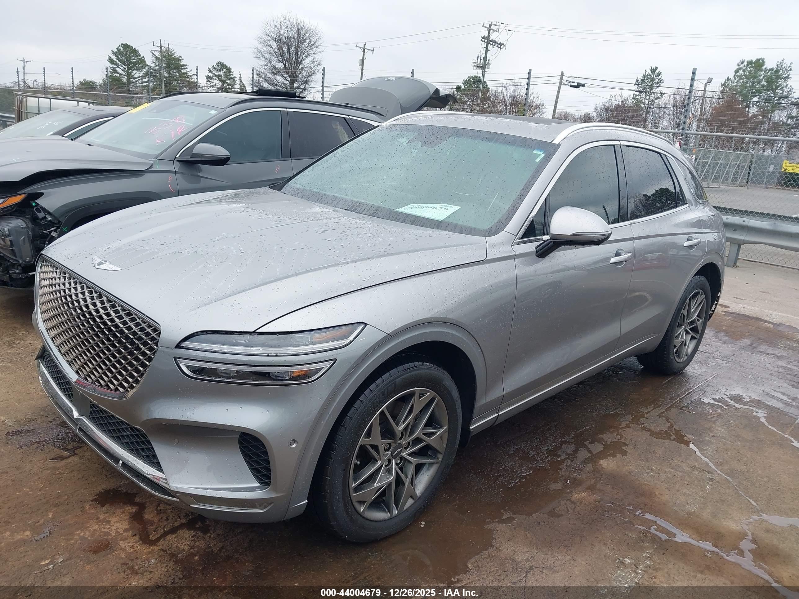 GENESIS GV70 image 2