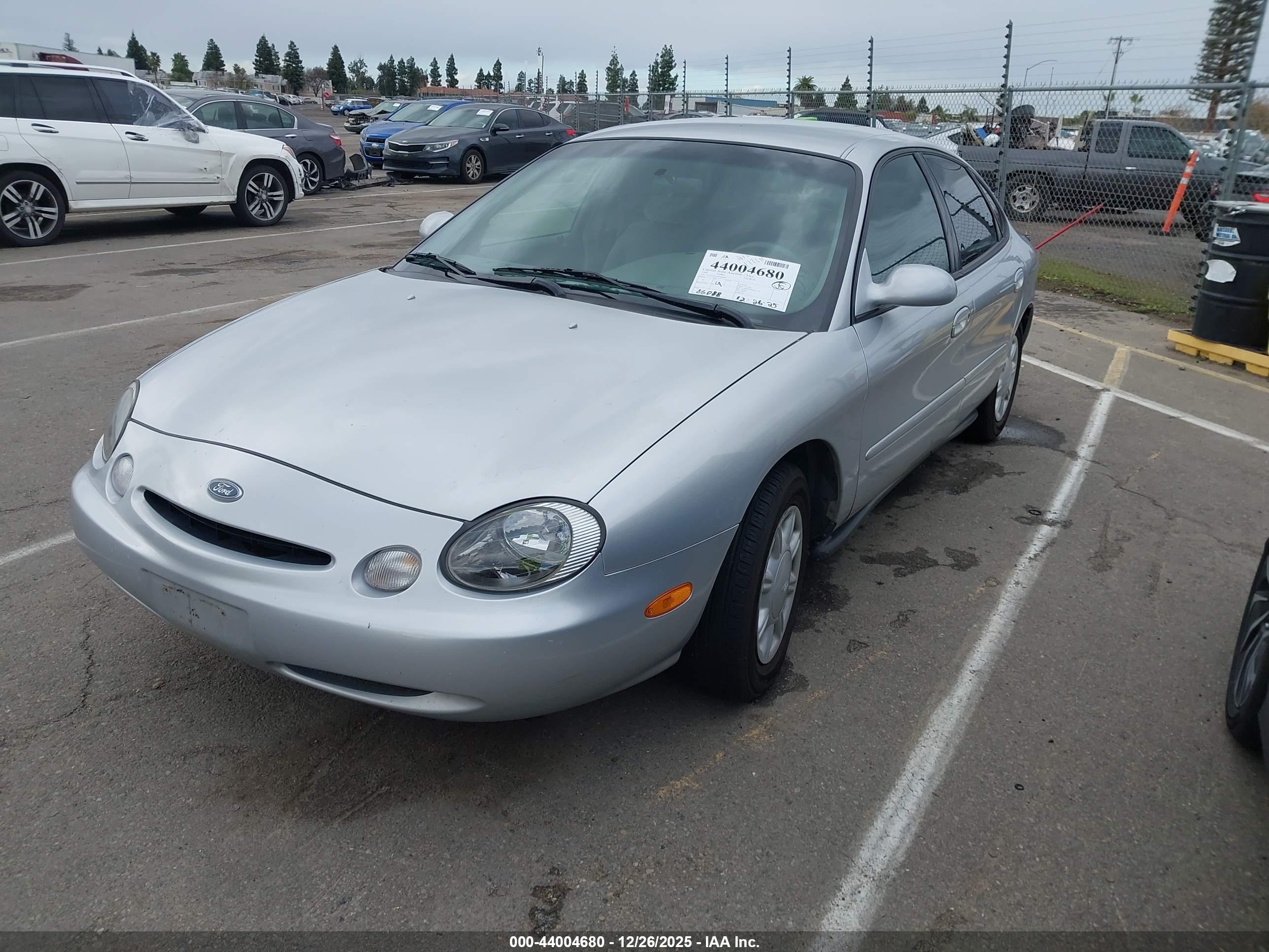 FORD TAURUS image 2