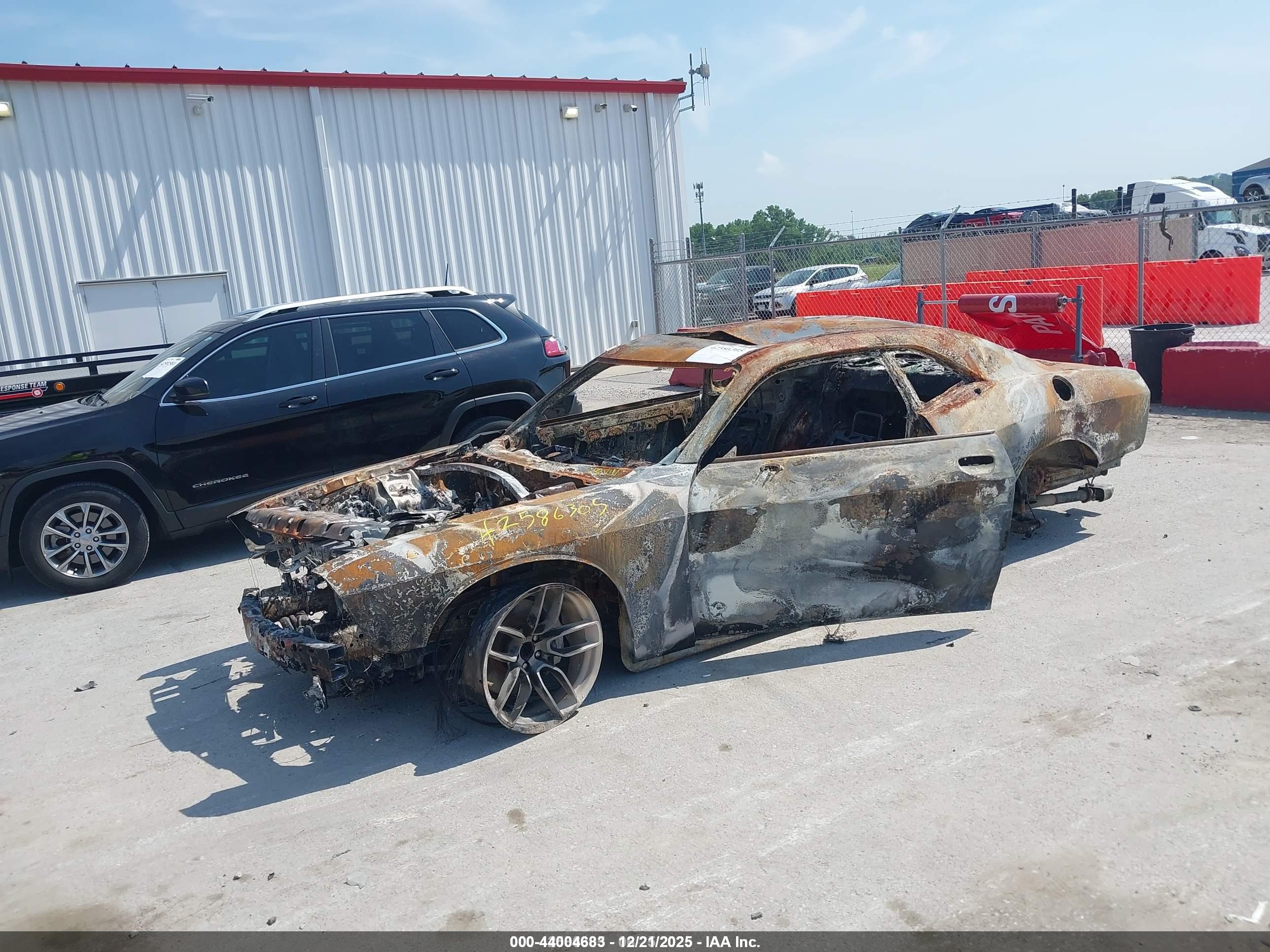 DODGE CHALLENGER image 2