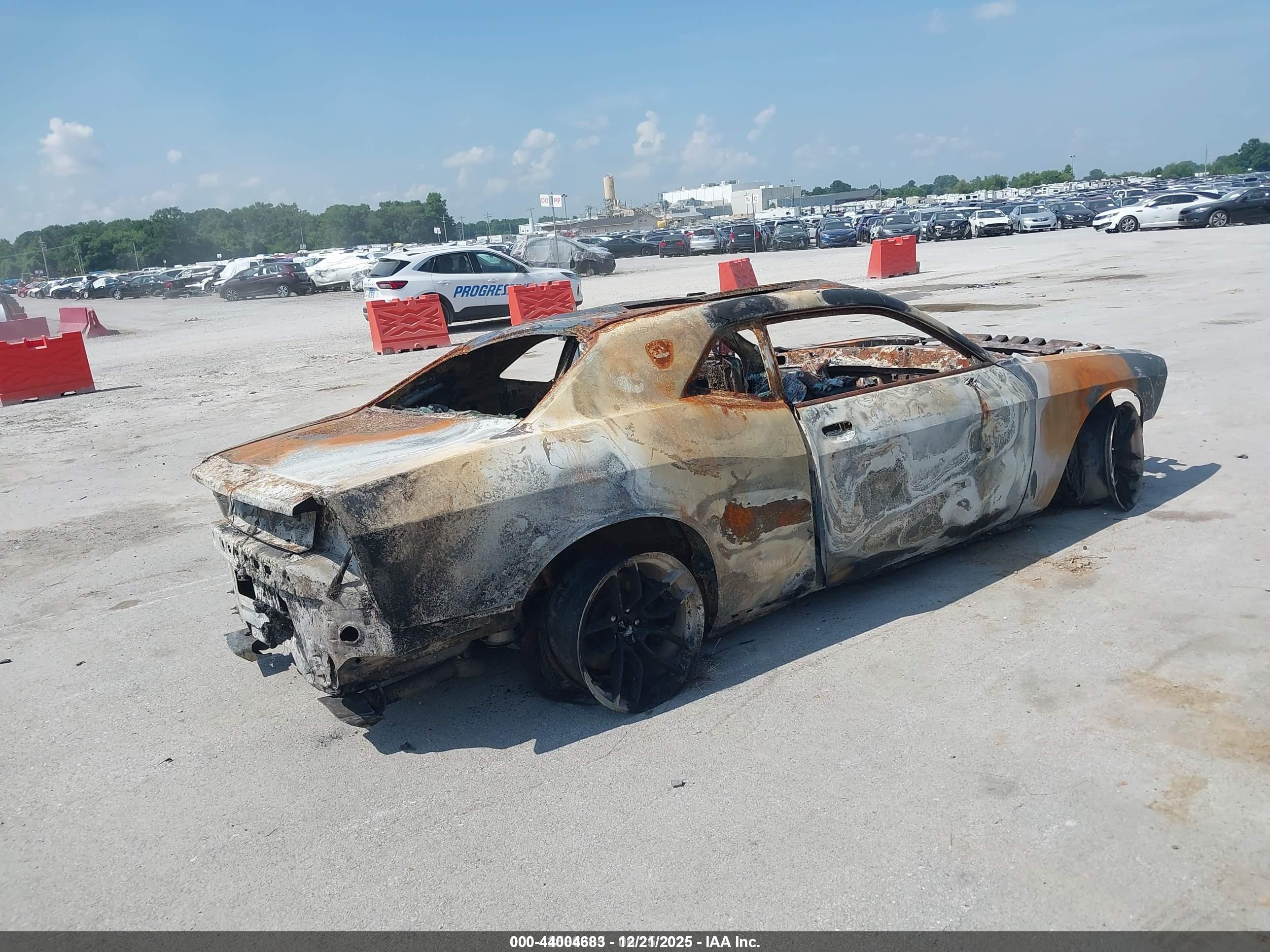 DODGE CHALLENGER image 4