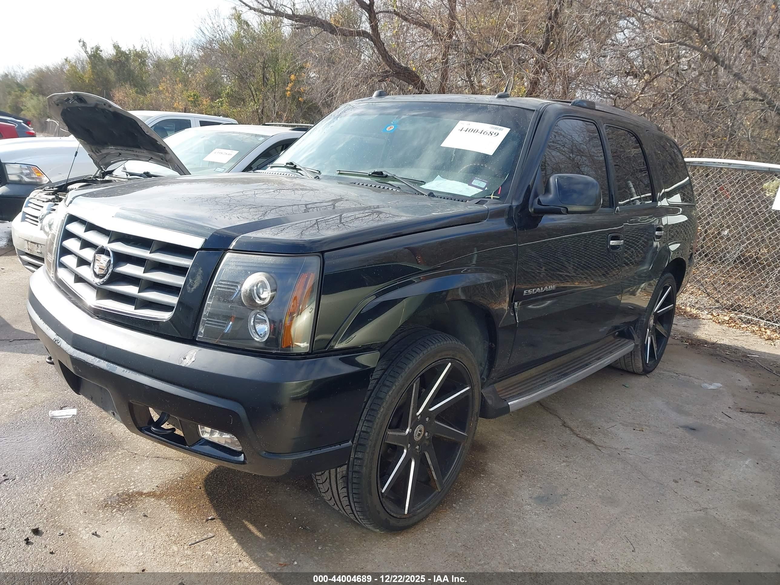 CADILLAC ESCALADE image 2