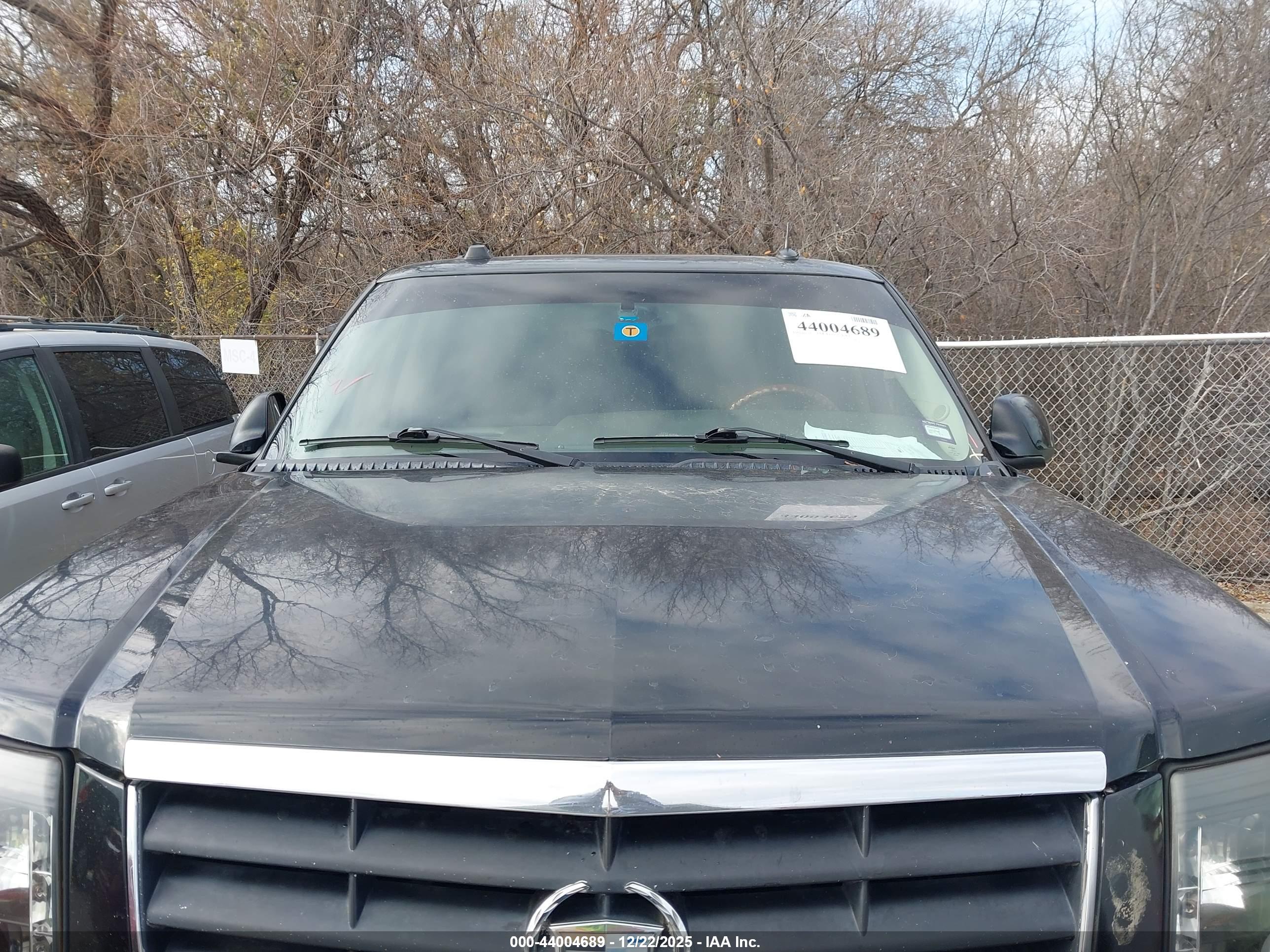 CADILLAC ESCALADE image 6