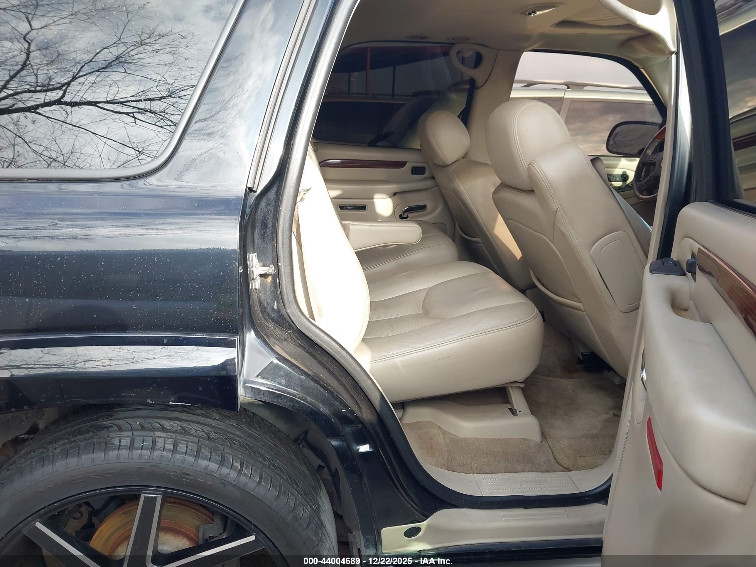 CADILLAC ESCALADE image 8