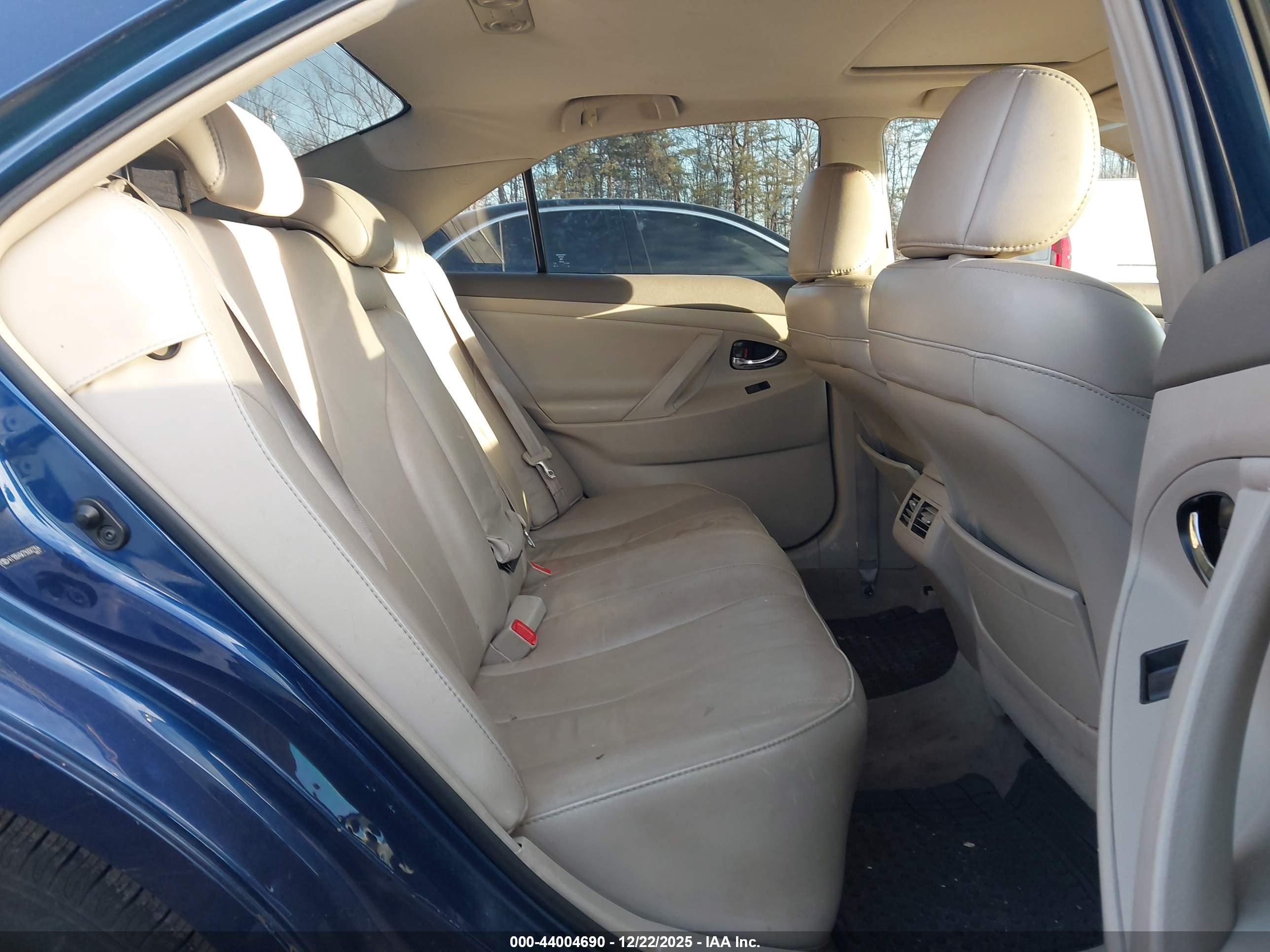 TOYOTA CAMRY image 8