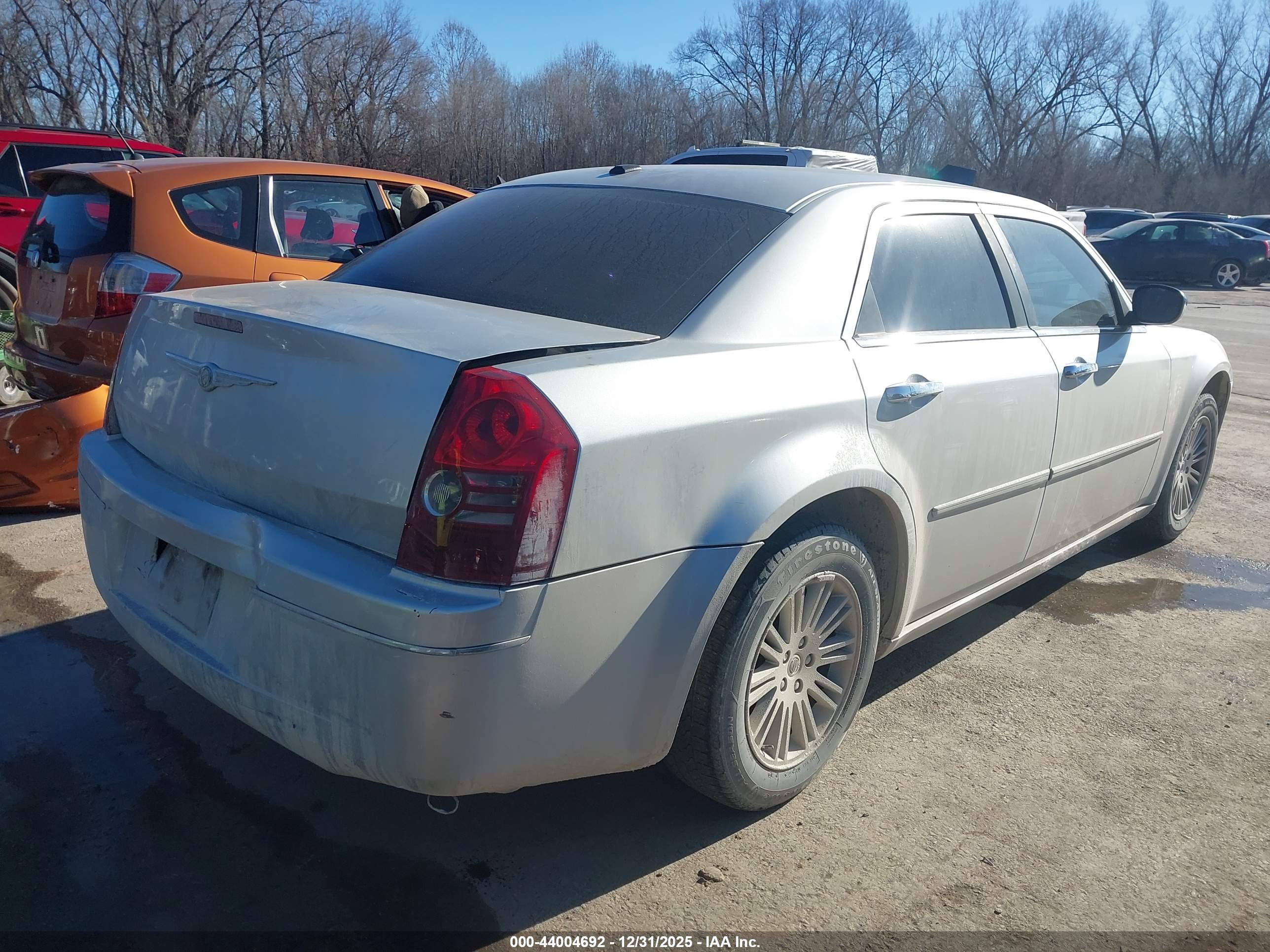 CHRYSLER 300 image 4